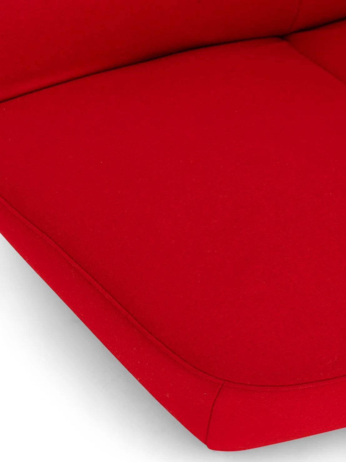 Fotel KISSS tapicerowany – Moooi