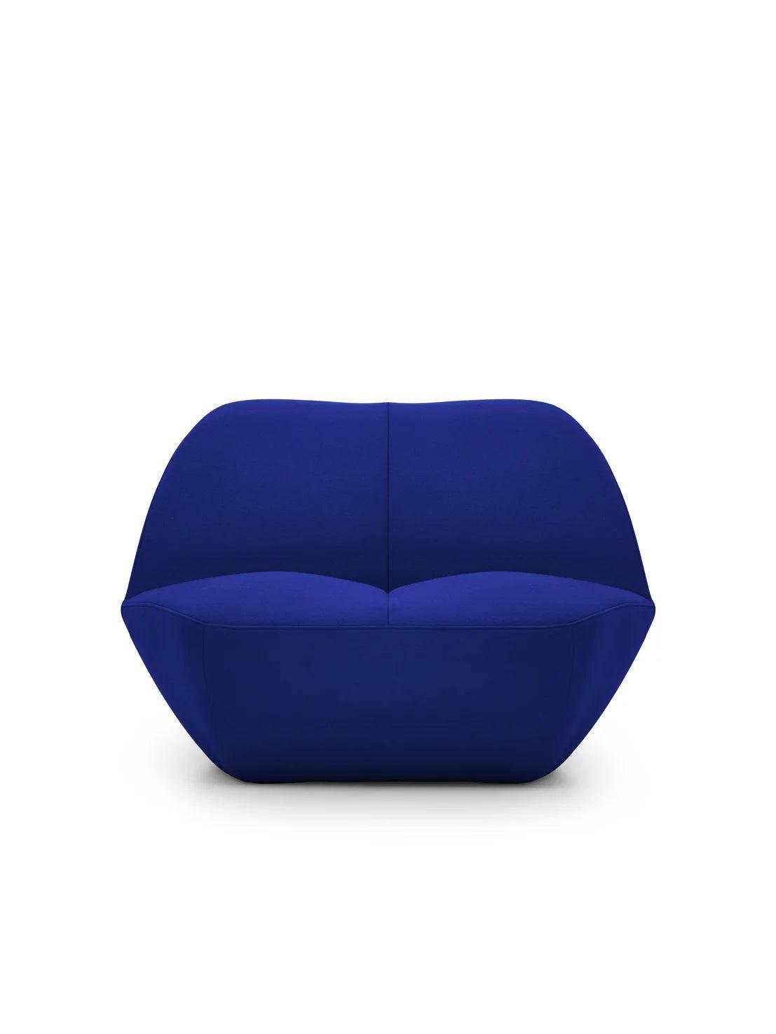Fotel KISSS tapicerowany – Moooi