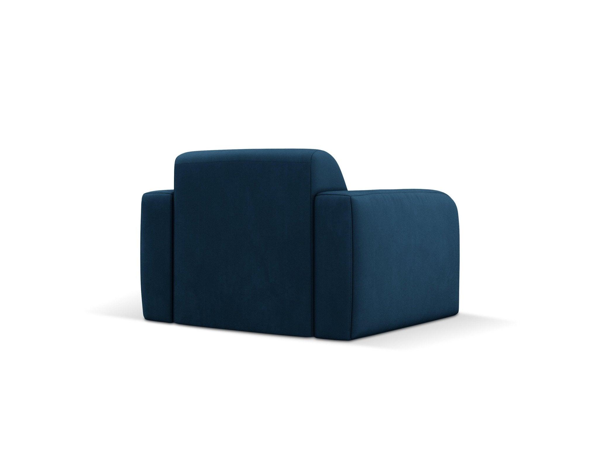 Fotel w tkaninie chenillowej LOLA królewski niebieski do salonu – Windsor & Co