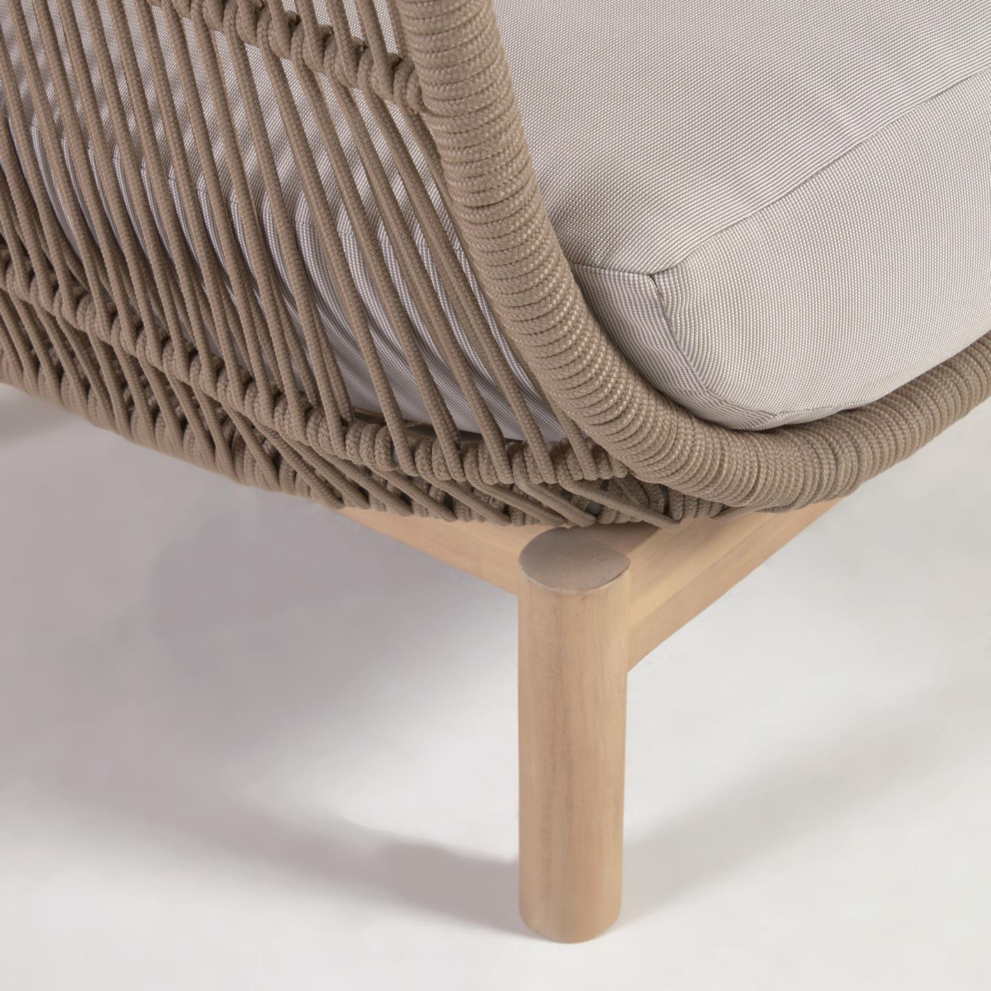 Fotel zewnętrzny CATALINA beżowy z wykończeniem z litego drewna La Forma    Eye on Design