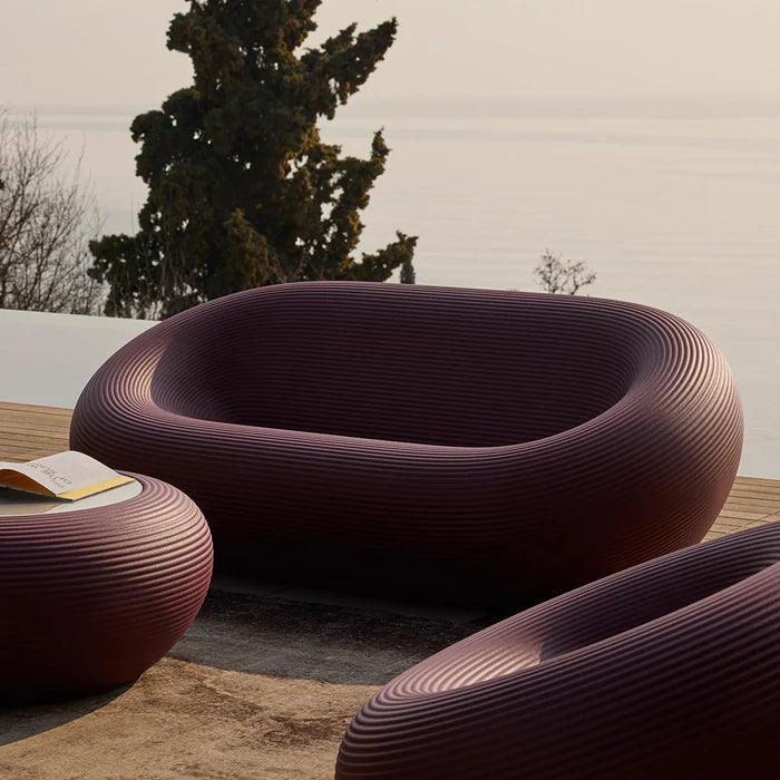 Fotel zewnętrzny NAMI bordowy Qeeboo    Eye on Design