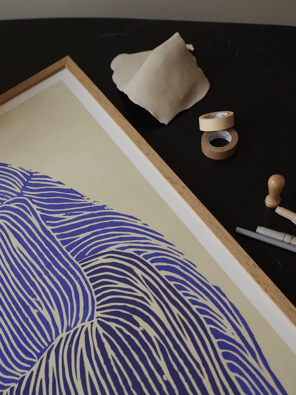 Grafika artystyczna DEEP BLUE, marka The Poster Club