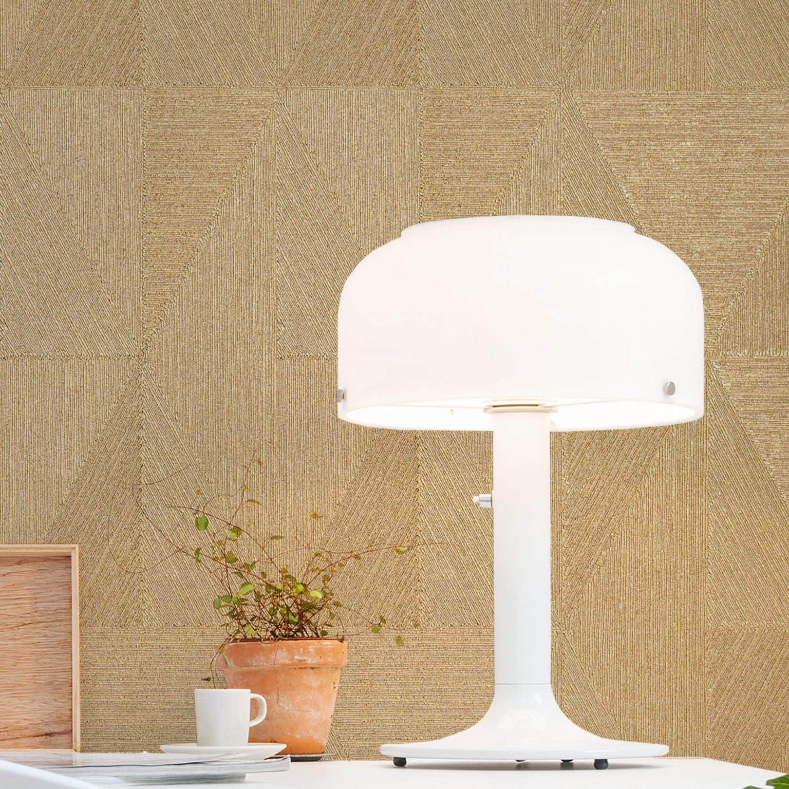 Metallic Wallpaper with Geometric Pattern IQUIRA - OR Gold