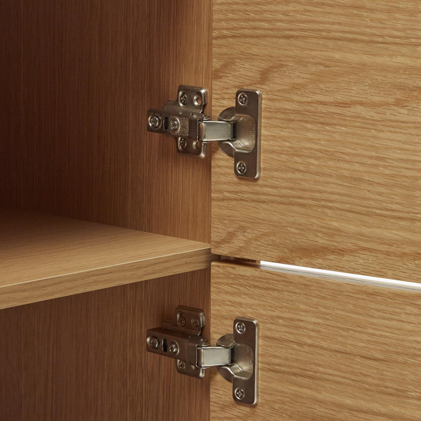 Komoda wysoka 4-drzwiowa VEDRANA fornir dębowy La Forma    Eye on Design