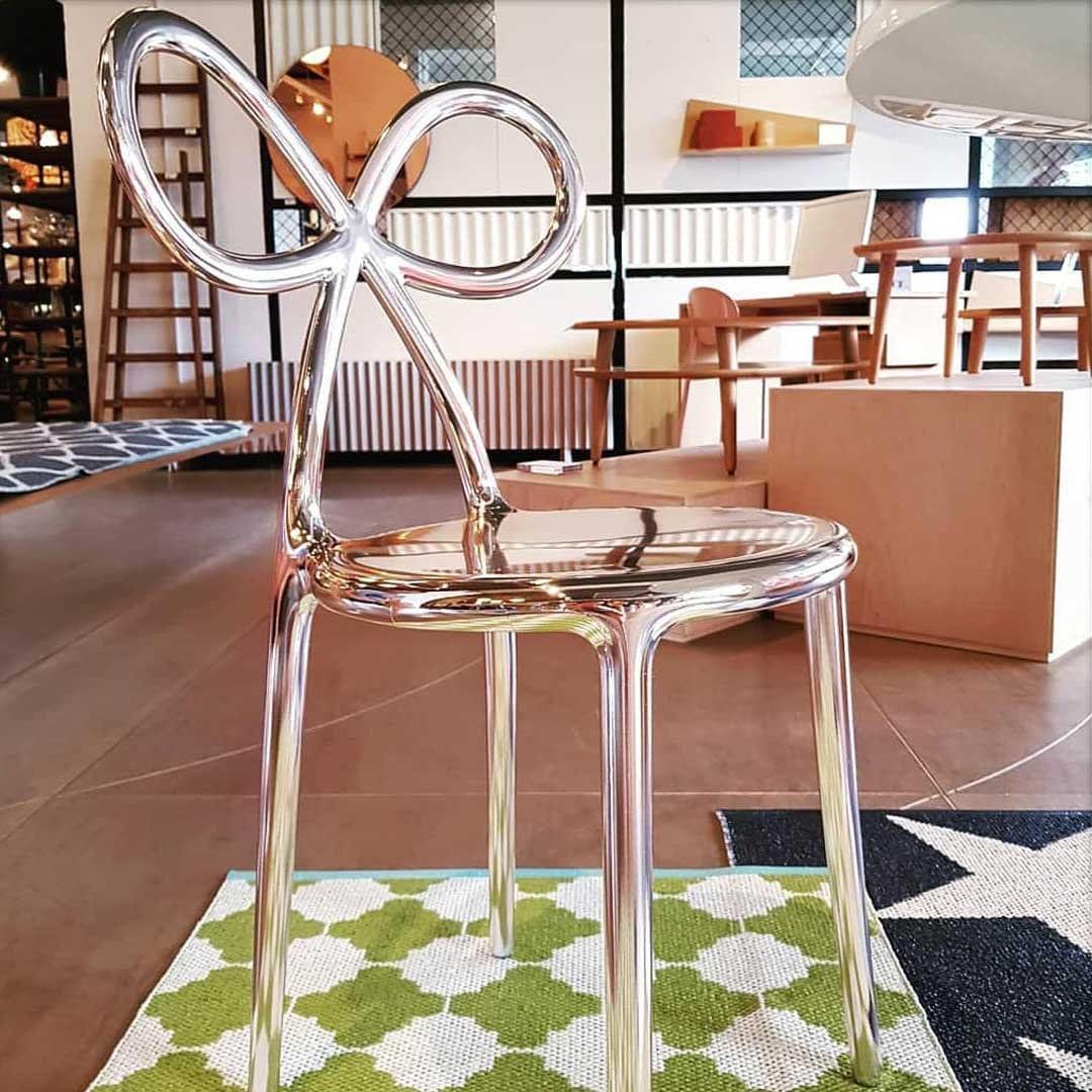 Krzesło RIBBON różowe złoto Qeeboo    Eye on Design