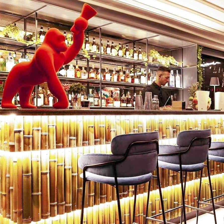 Lampa stołowa KONG VELVET fuksja Qeeboo    Eye on Design