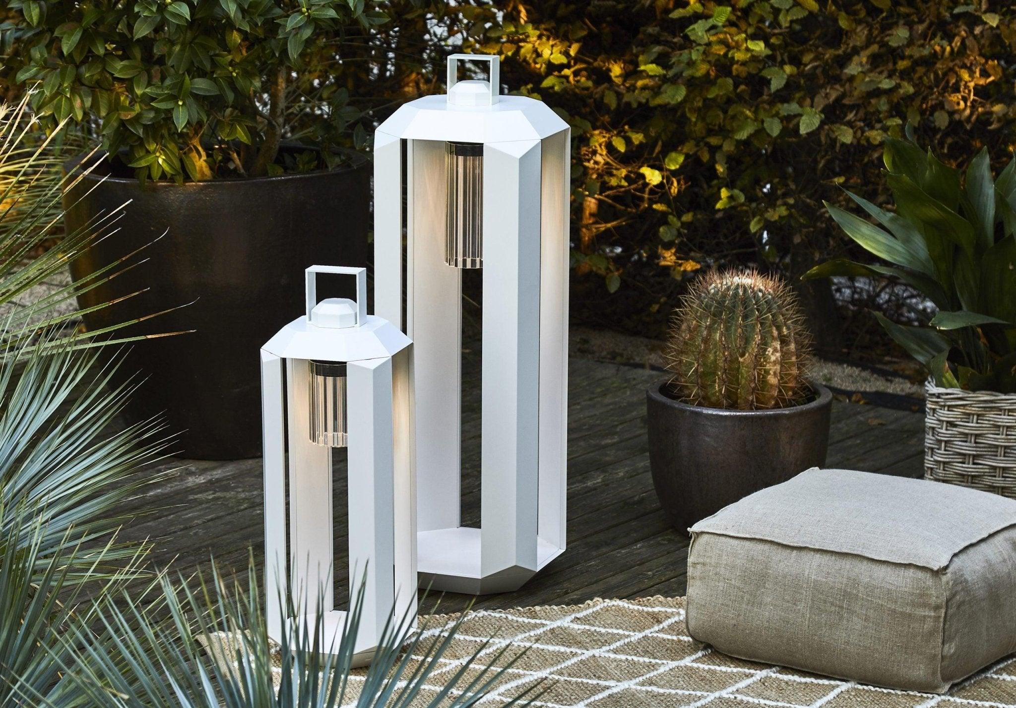 Lampa zewnętrzna akumulatorowa CUBE BATTERY biały na taras i do ogrodu – styl nowoczesny