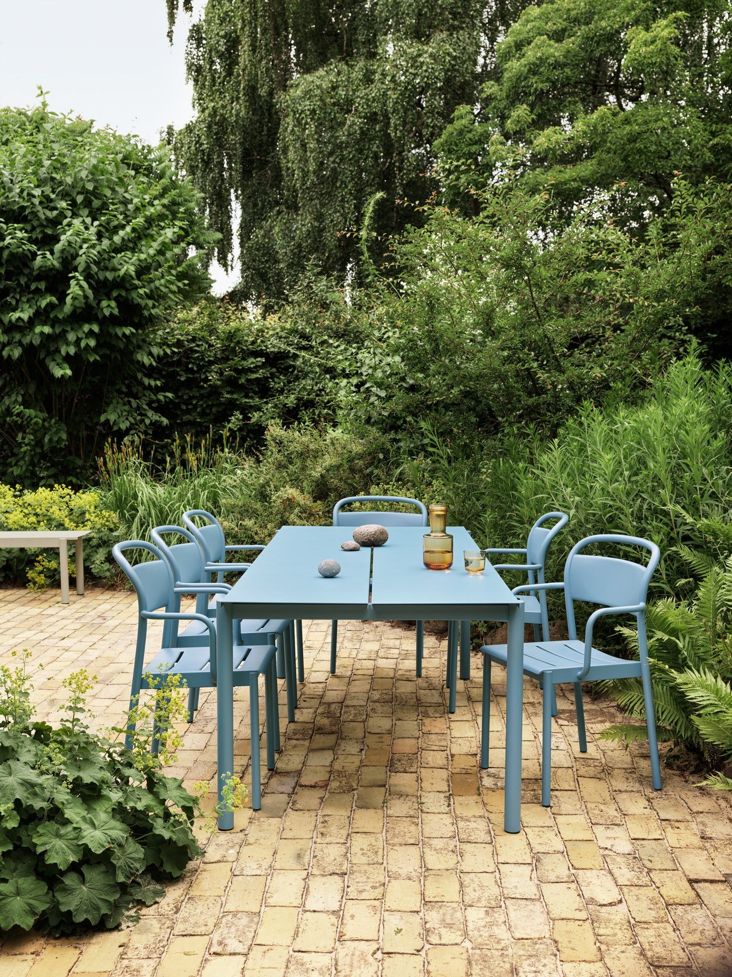 Buiten tafel LINEAR blauwe staal
