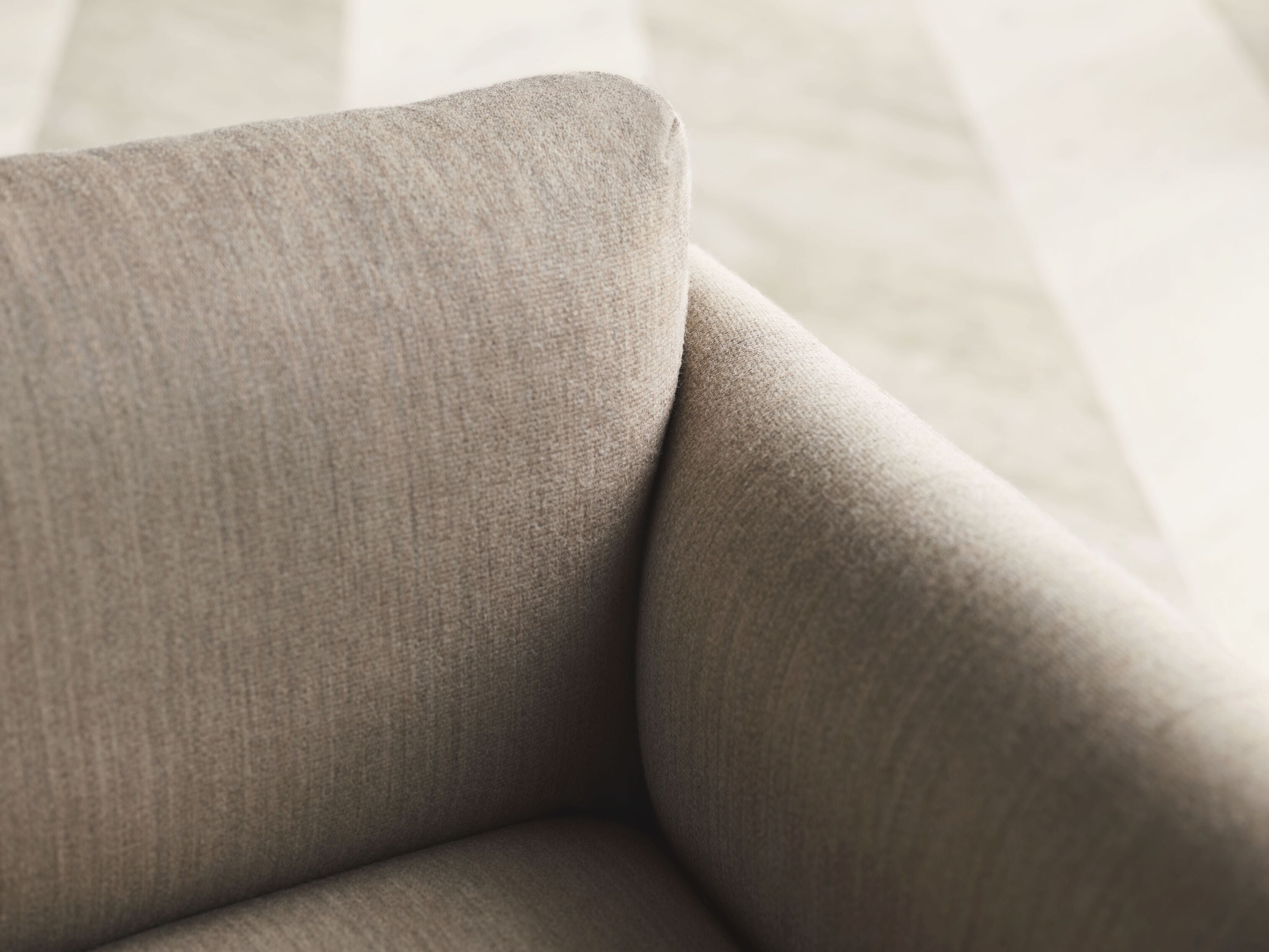 Rechts -Hand -Ecke Lomi Metallbasis