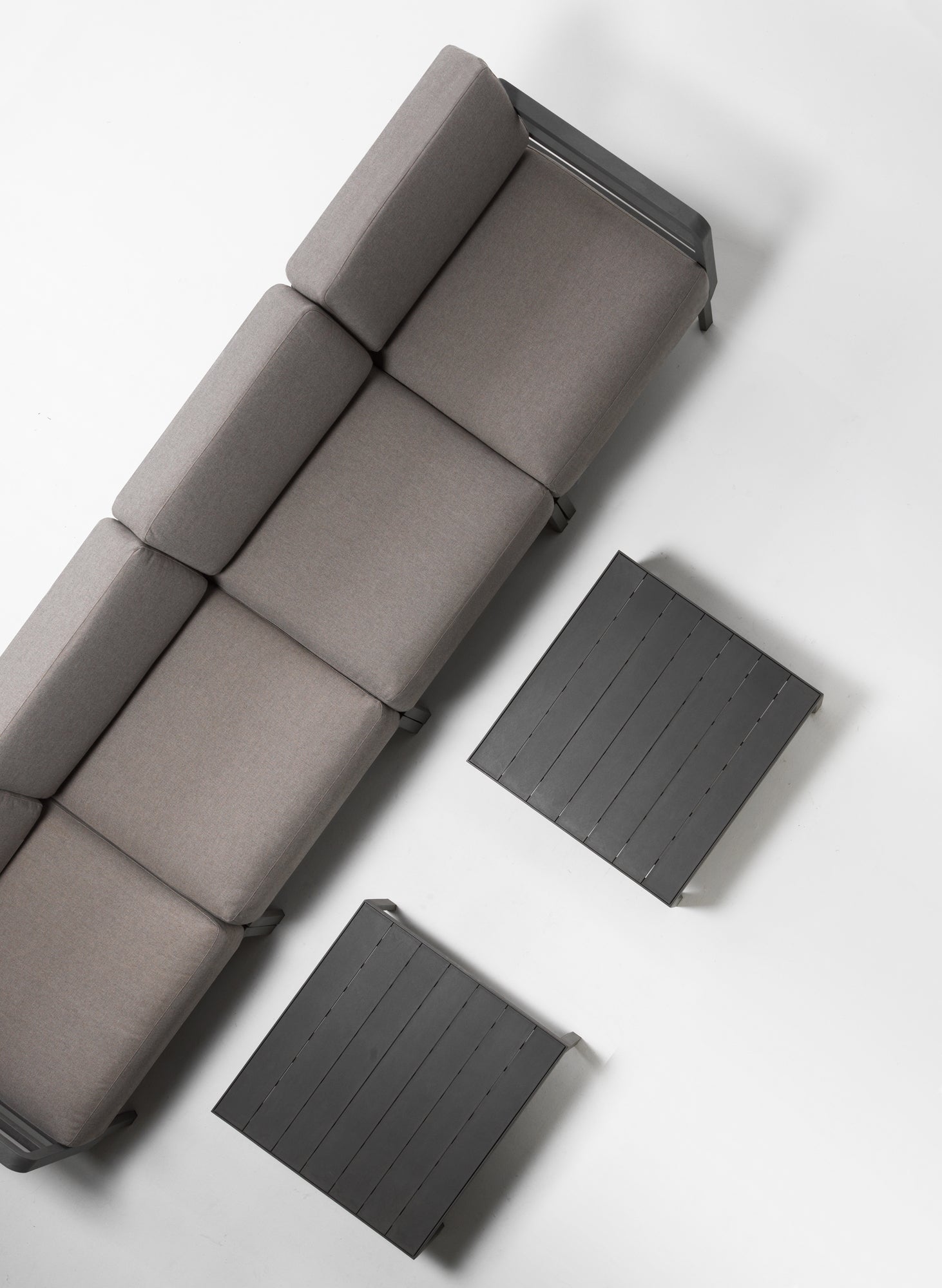 Vierkante buitenbijzettafel MAXIMO in grafiet