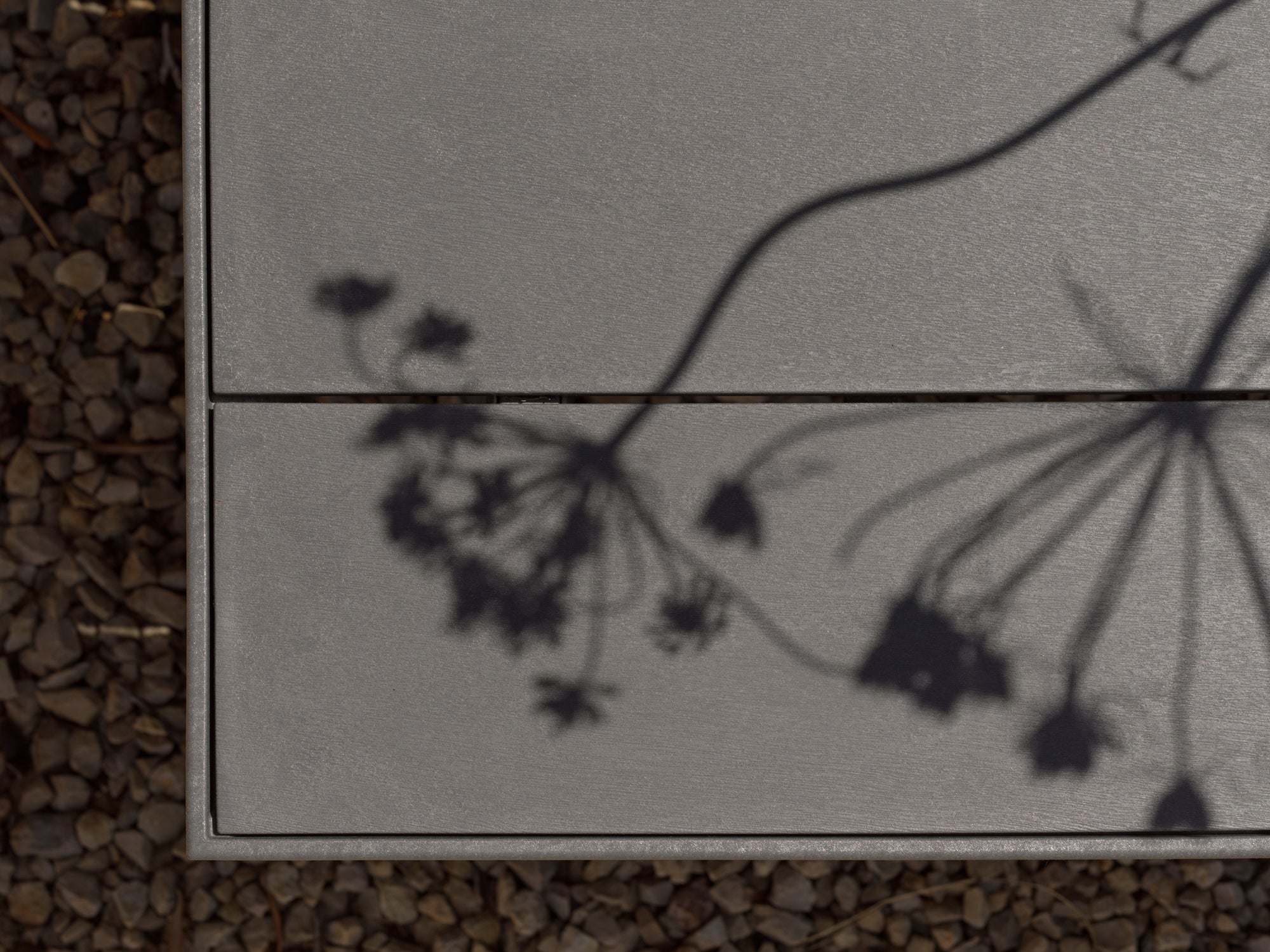 Vierkante buitenbijzettafel MAXIMO in grafiet