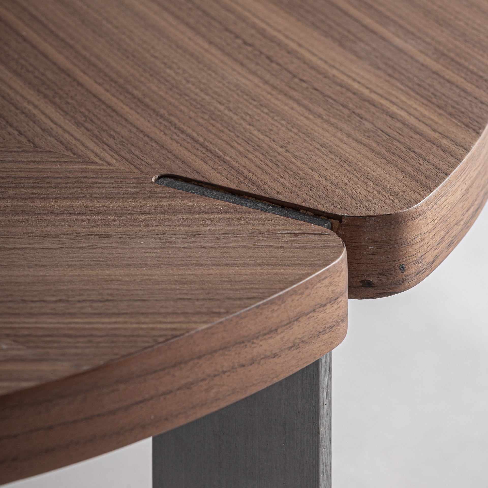 Koffietafel GENEIKEN notenhout