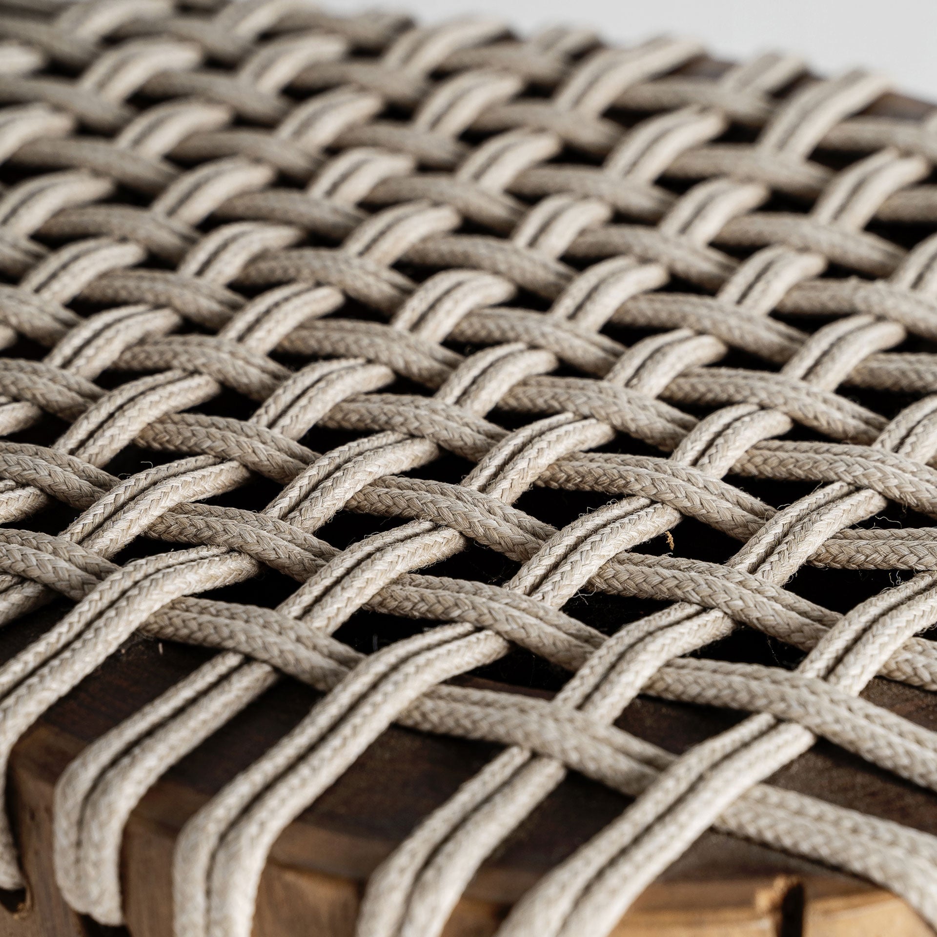 Zijtafel OBERNAI suar hout met beige koord