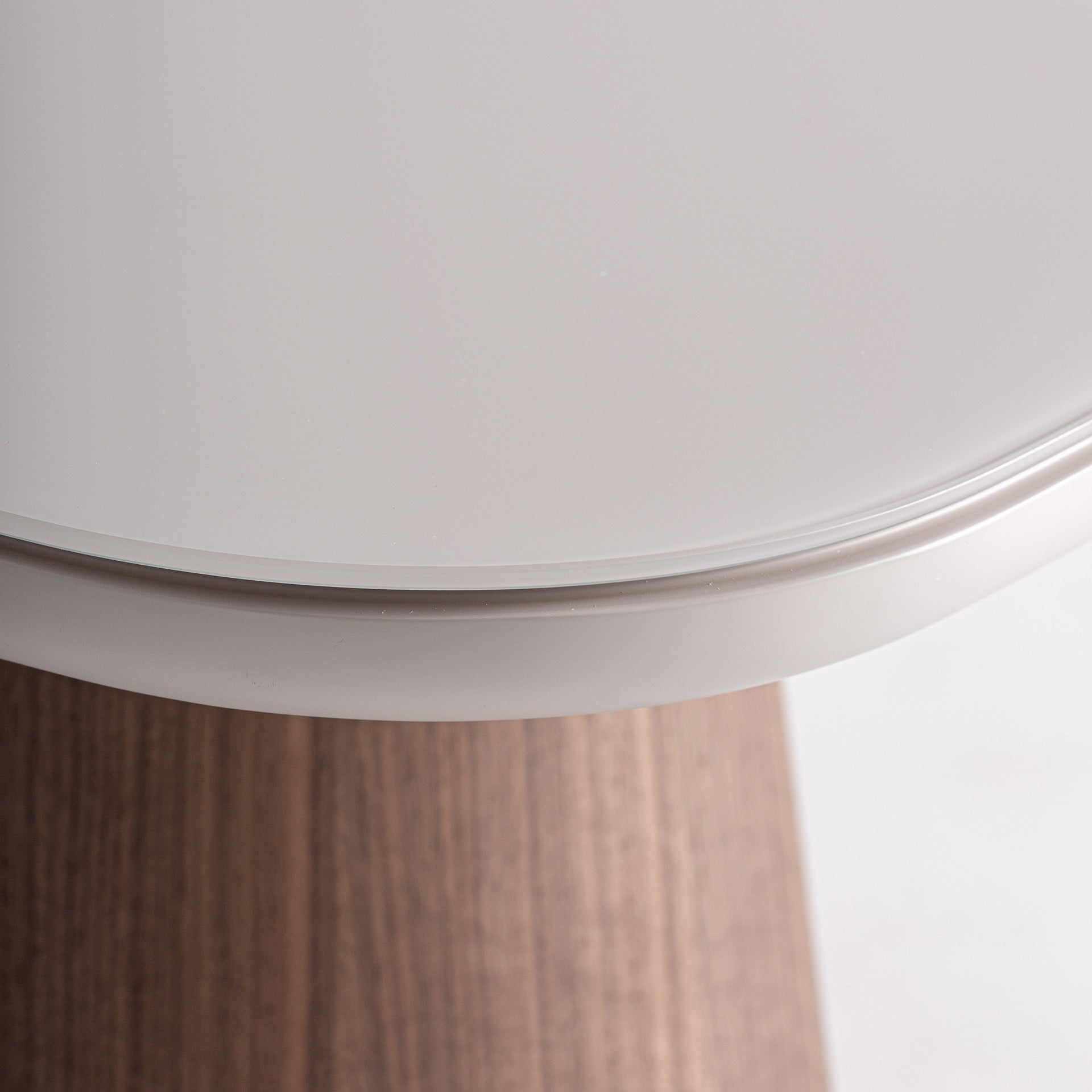 Zijtafel TORKSEY van essenhout met glazen blad