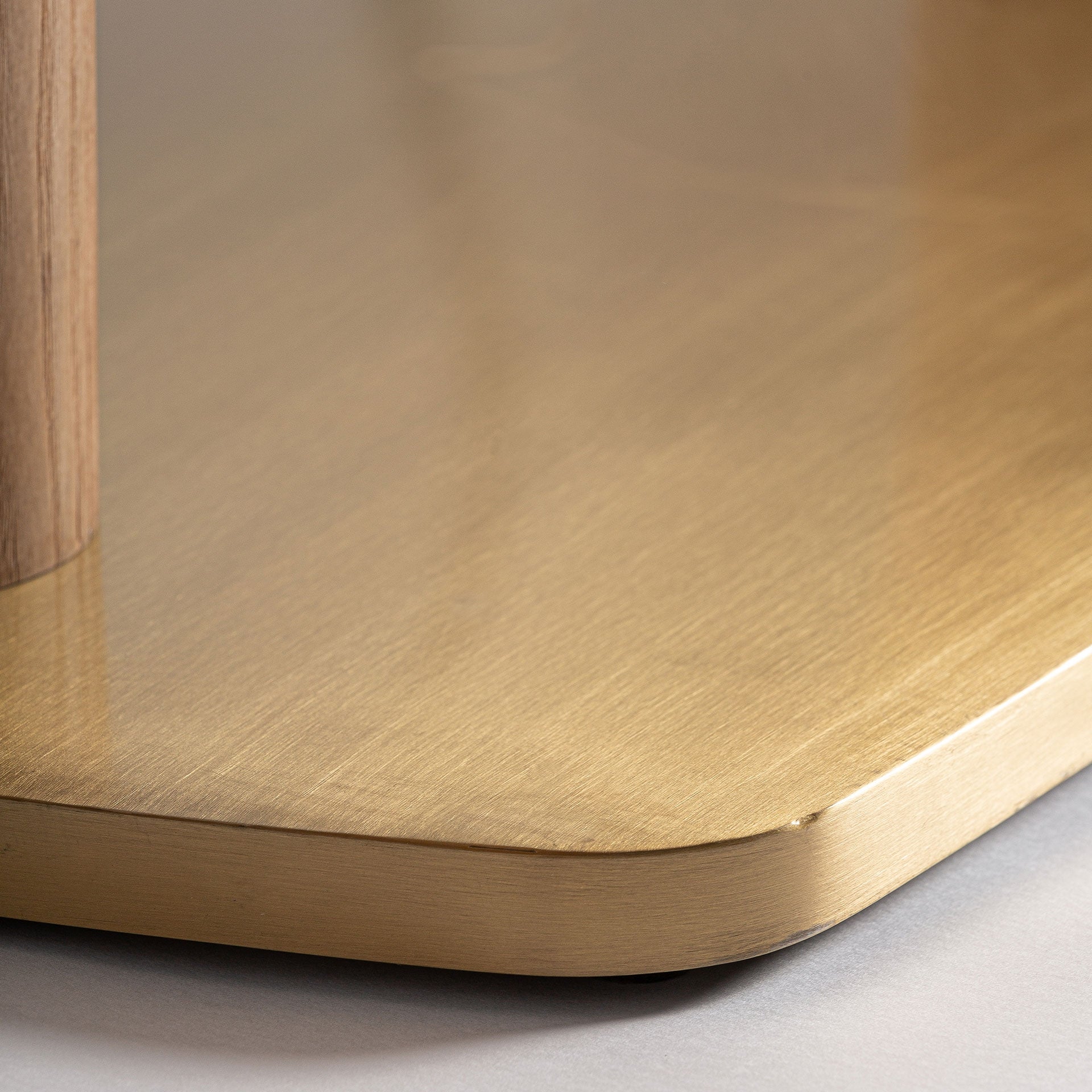 Barhocker BIRIEUX aus Eichenholz mit Terrazzo
