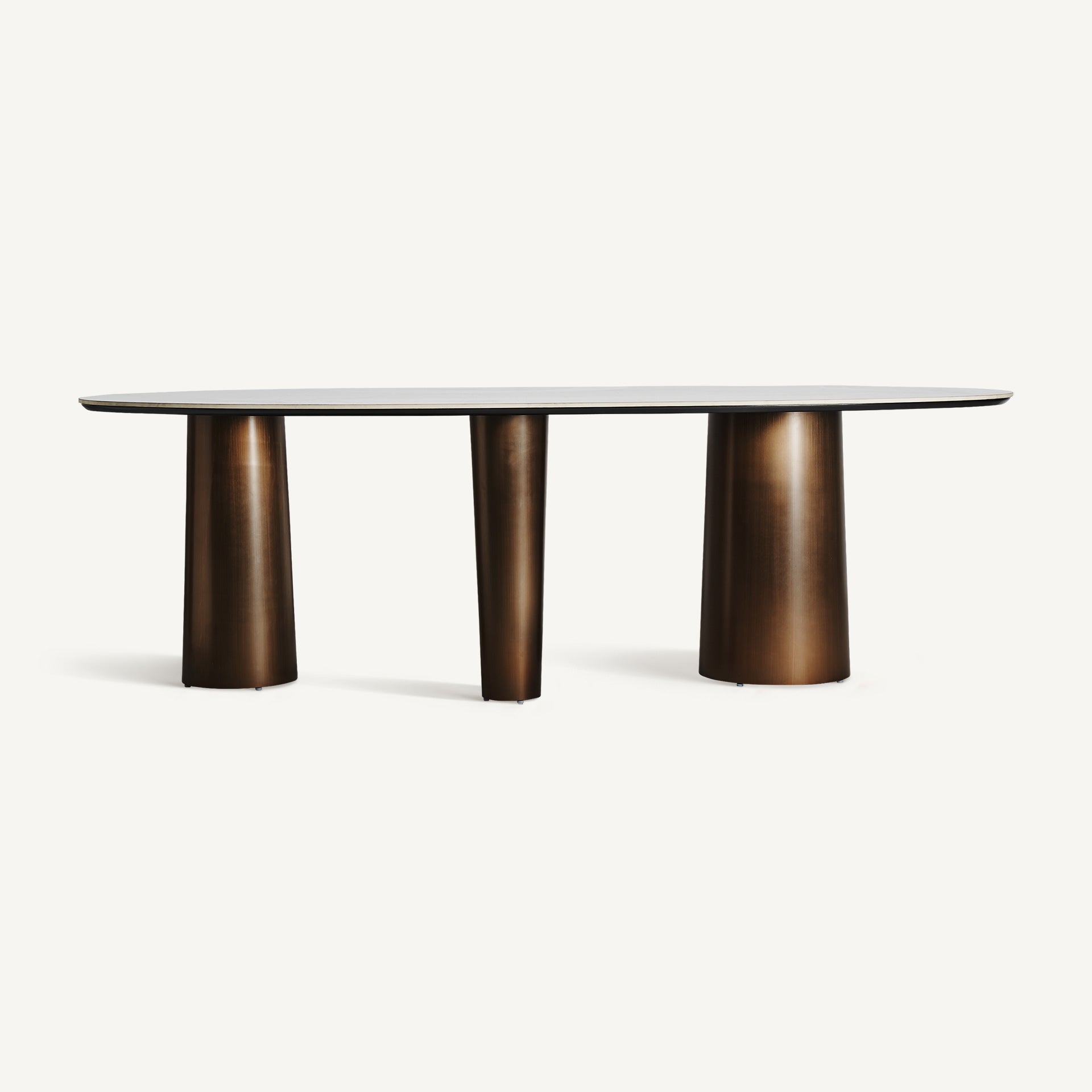 Tafel LAGGAN porselein met een bruine basis