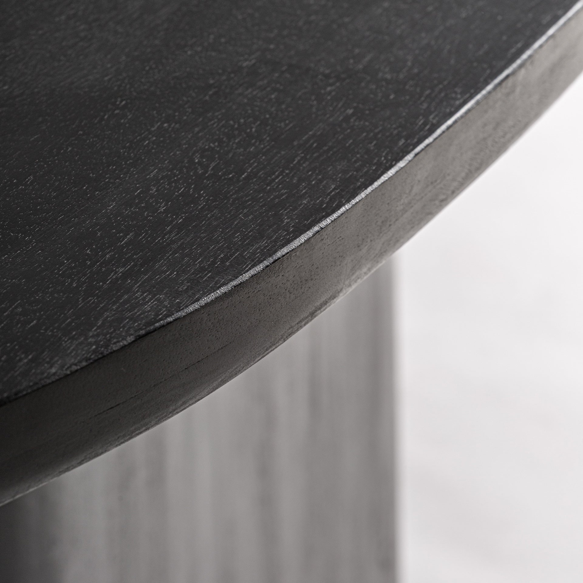 Ovaler Tisch NAUEN schwarzes Mangoholz