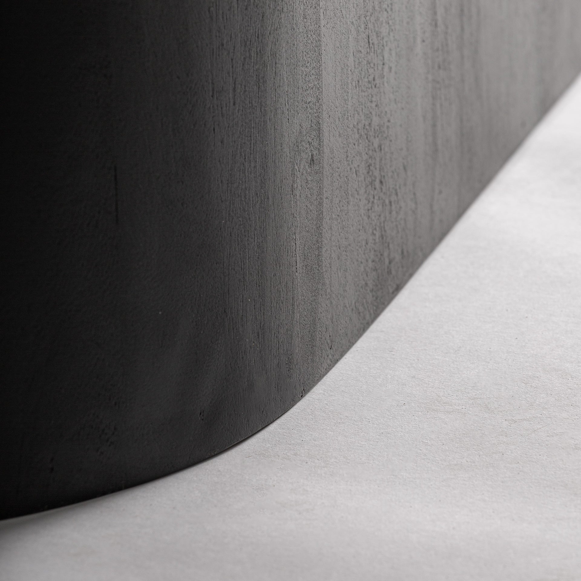 Ovaler Tisch NAUEN schwarzes Mangoholz