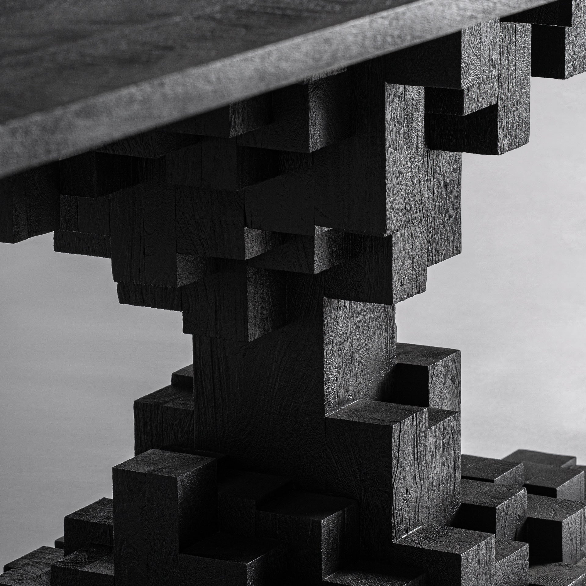 Tisch PÈTRIA schwarzes Mangoholz