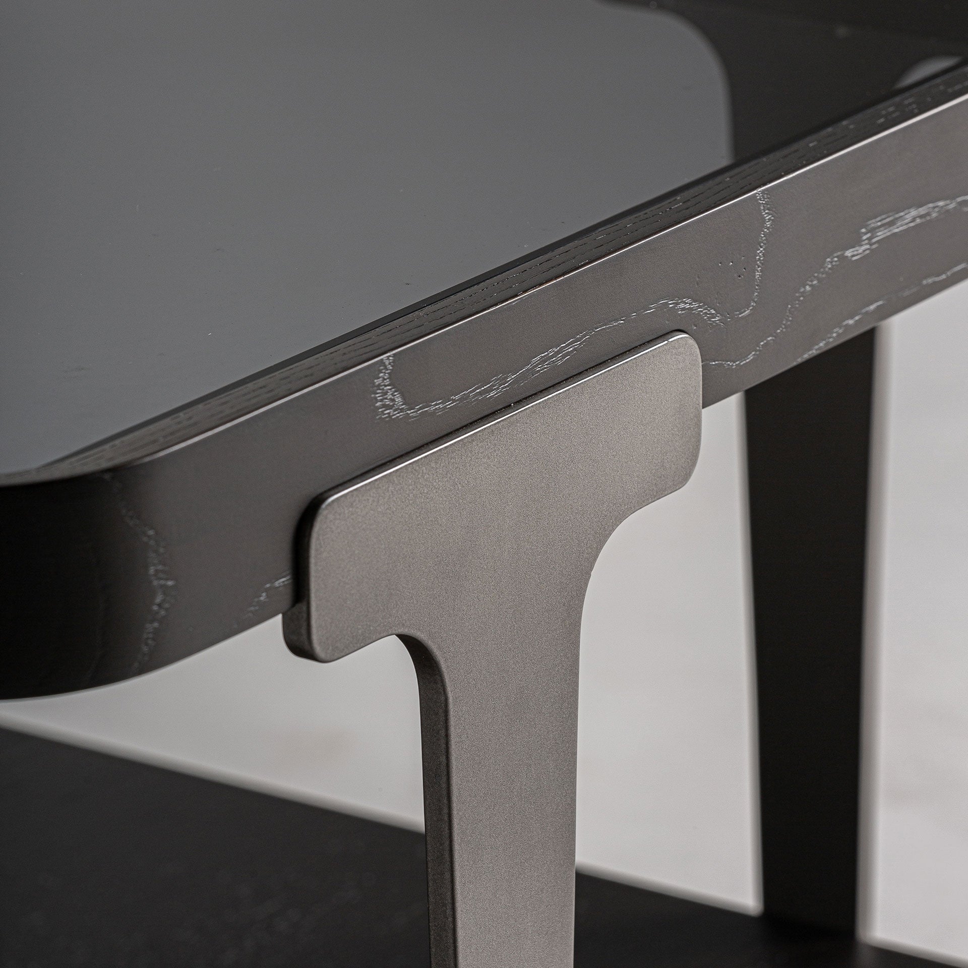 Koffietafel BREIL donker eikenfineer met glazen blad