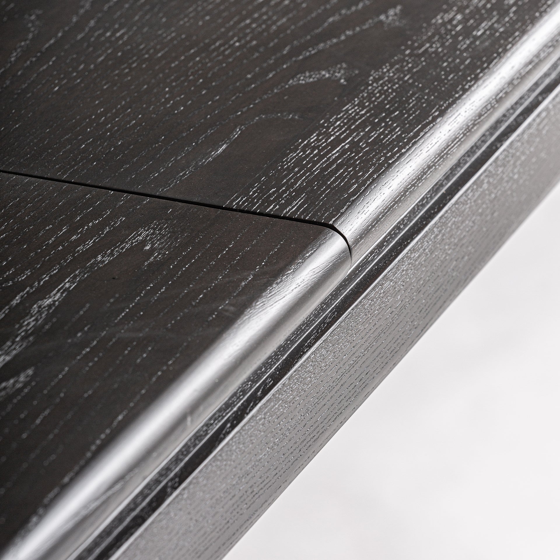 Uitschuifbare tafel BUKEN donker essenhout met fineer