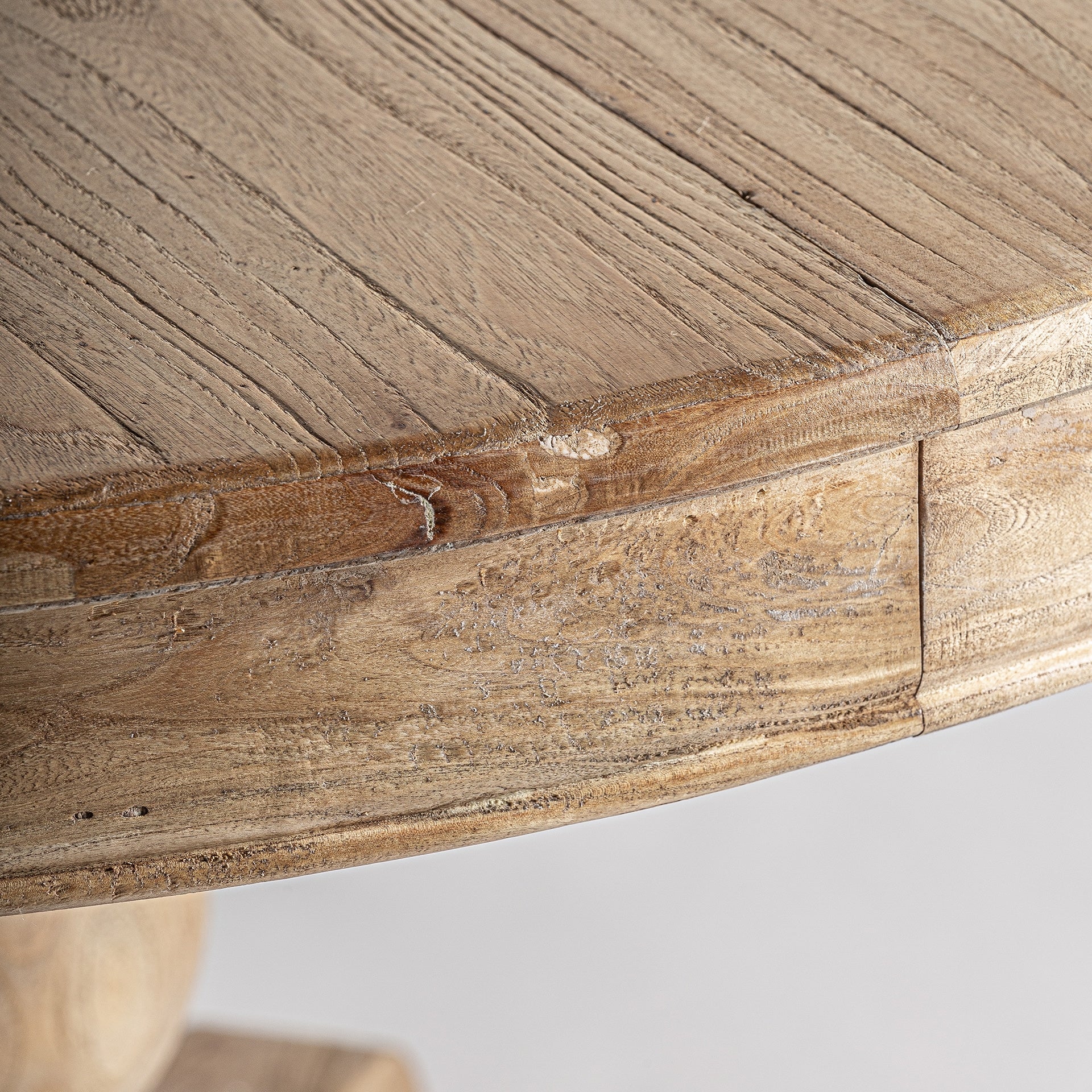 Ronde uitschuifbare tafel SONVIGO van gerecycled wilgenhout