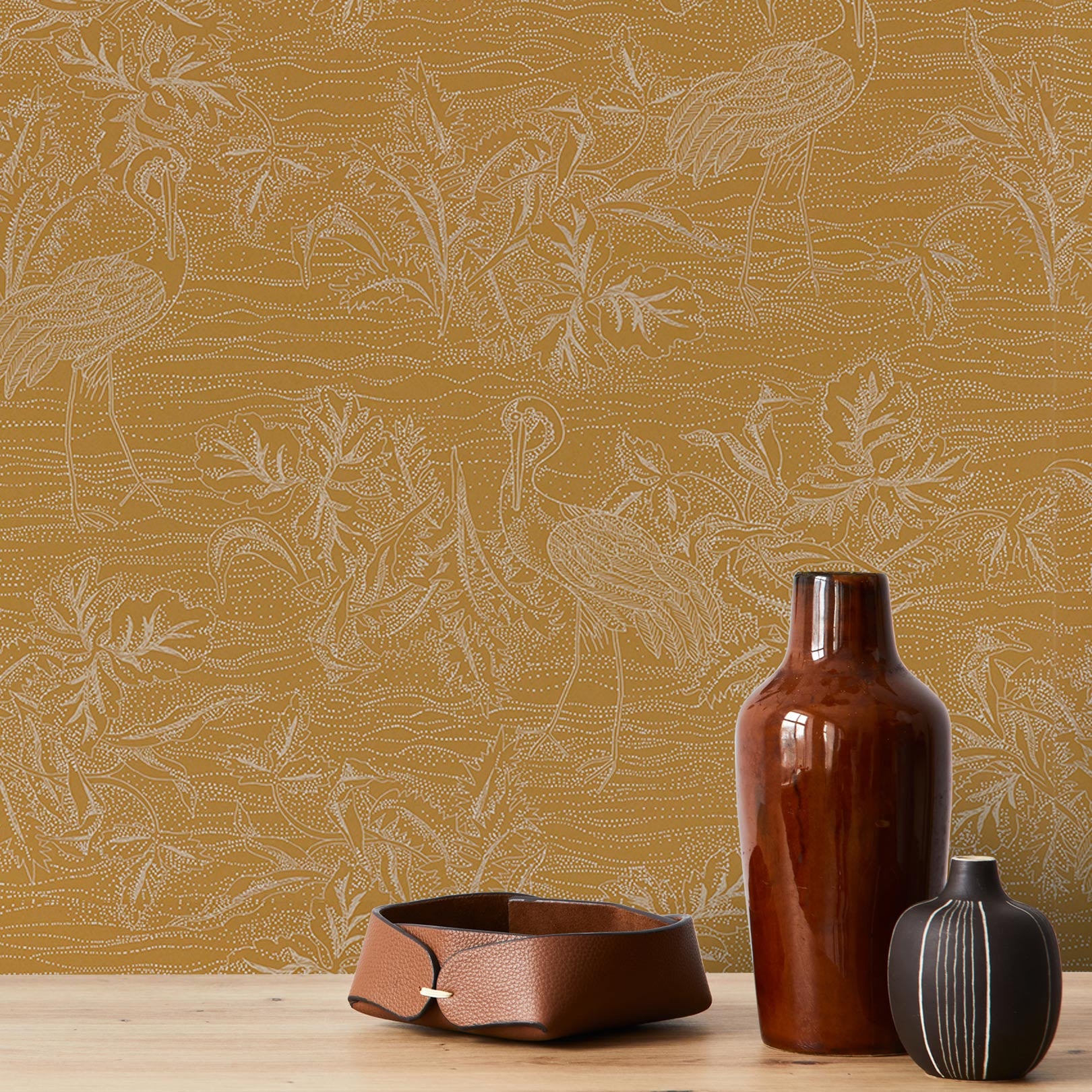 Strukturierte Tapete mit pflanzlichem und tierischem Motiv MIRADOR - OCRE gelb