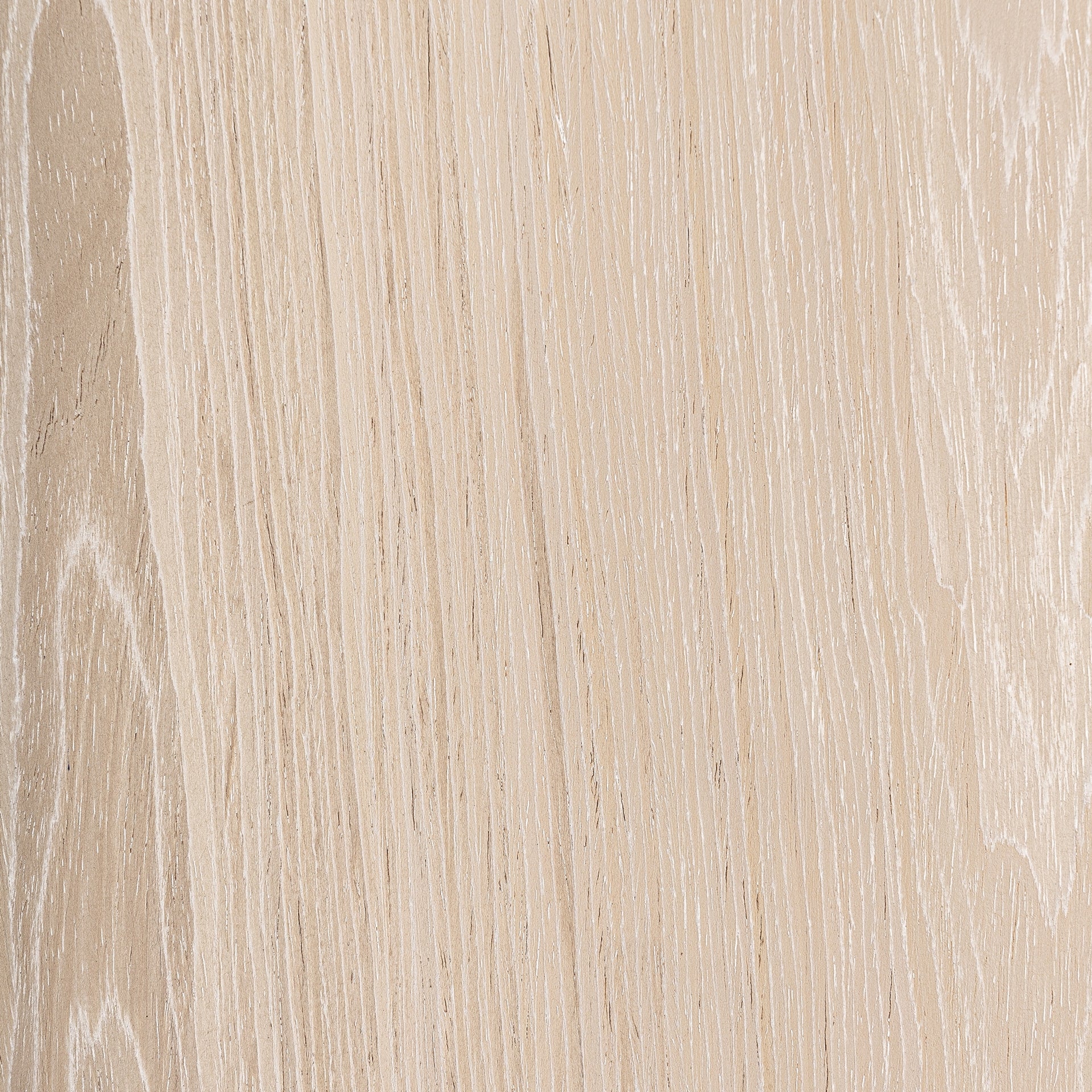 RTV-Sideboard KHARJ aus Eichenholz