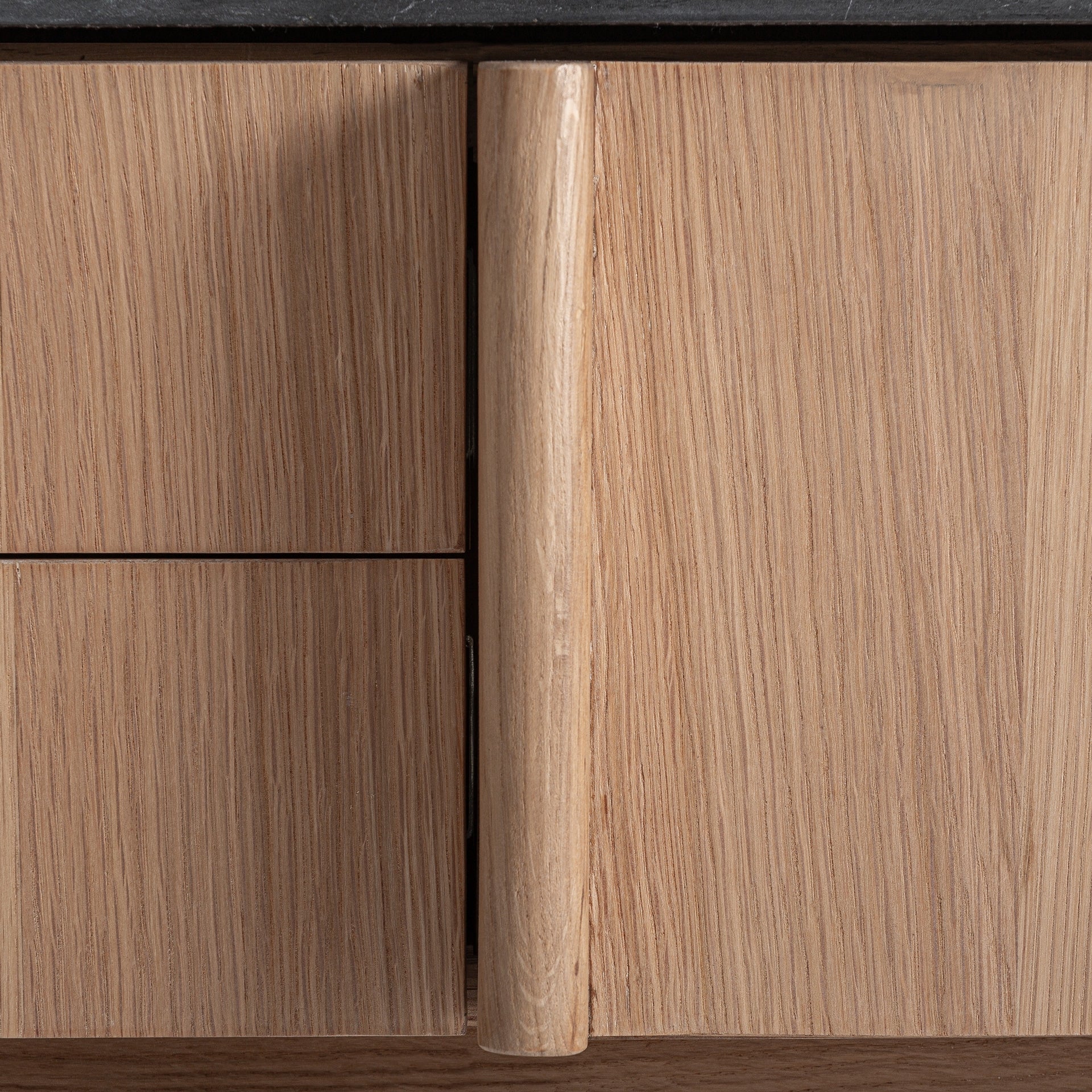 RTV-Sideboard NARA aus Eichenholz mit Marmorplatte