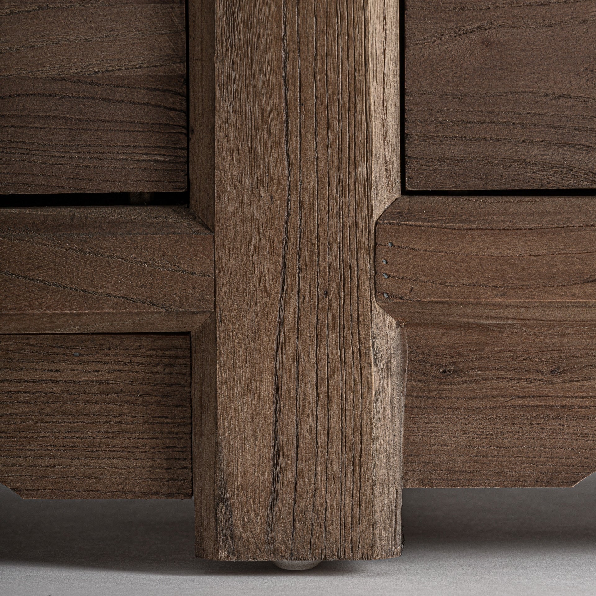 UNTZA TV-meubel van gerecycled grenenhout