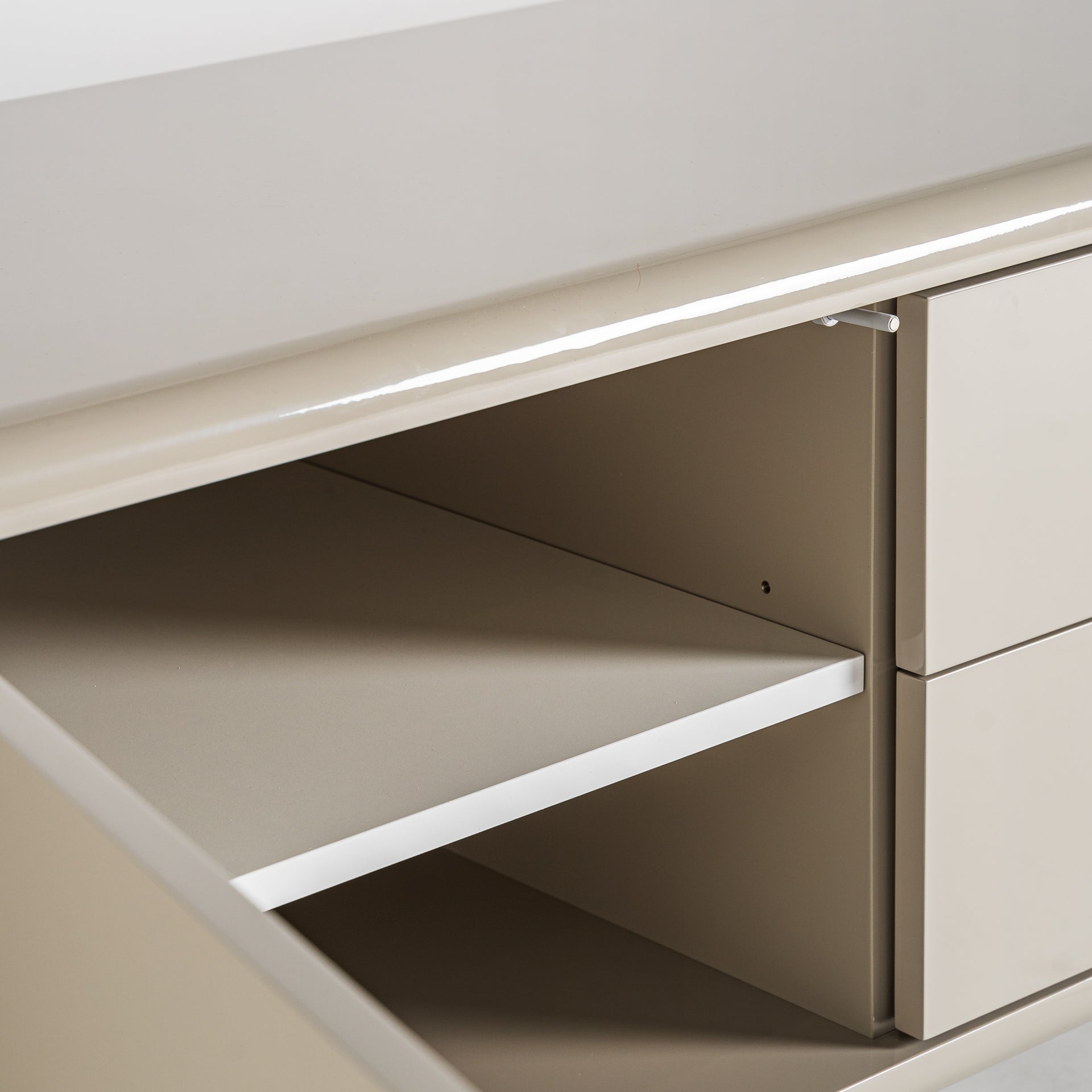 RTV-Sideboard ZORBIG gebrochenes Weiß