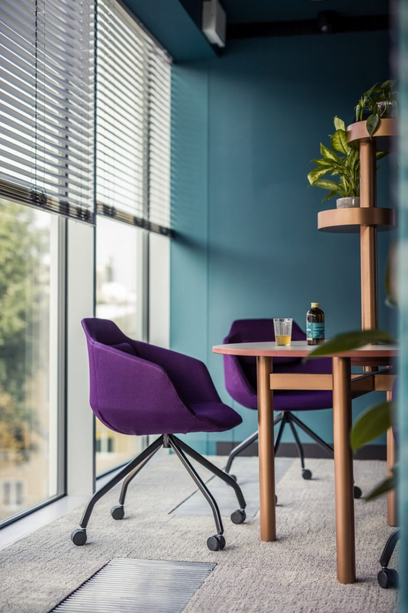 Krzesło biurowe ULTRA podstawa krzyżak z kółkami do powierzchni twardej