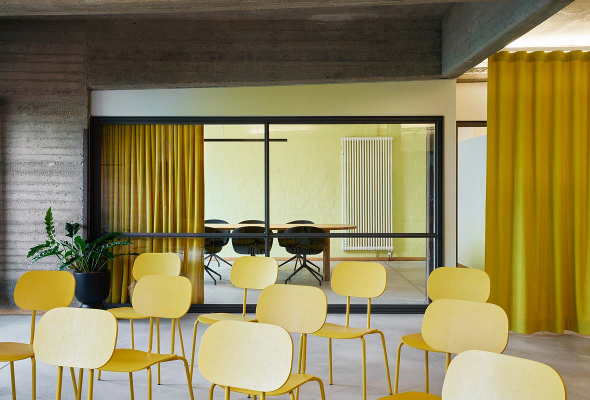 Stoel NIEUWE SCHOOL zwarte basis