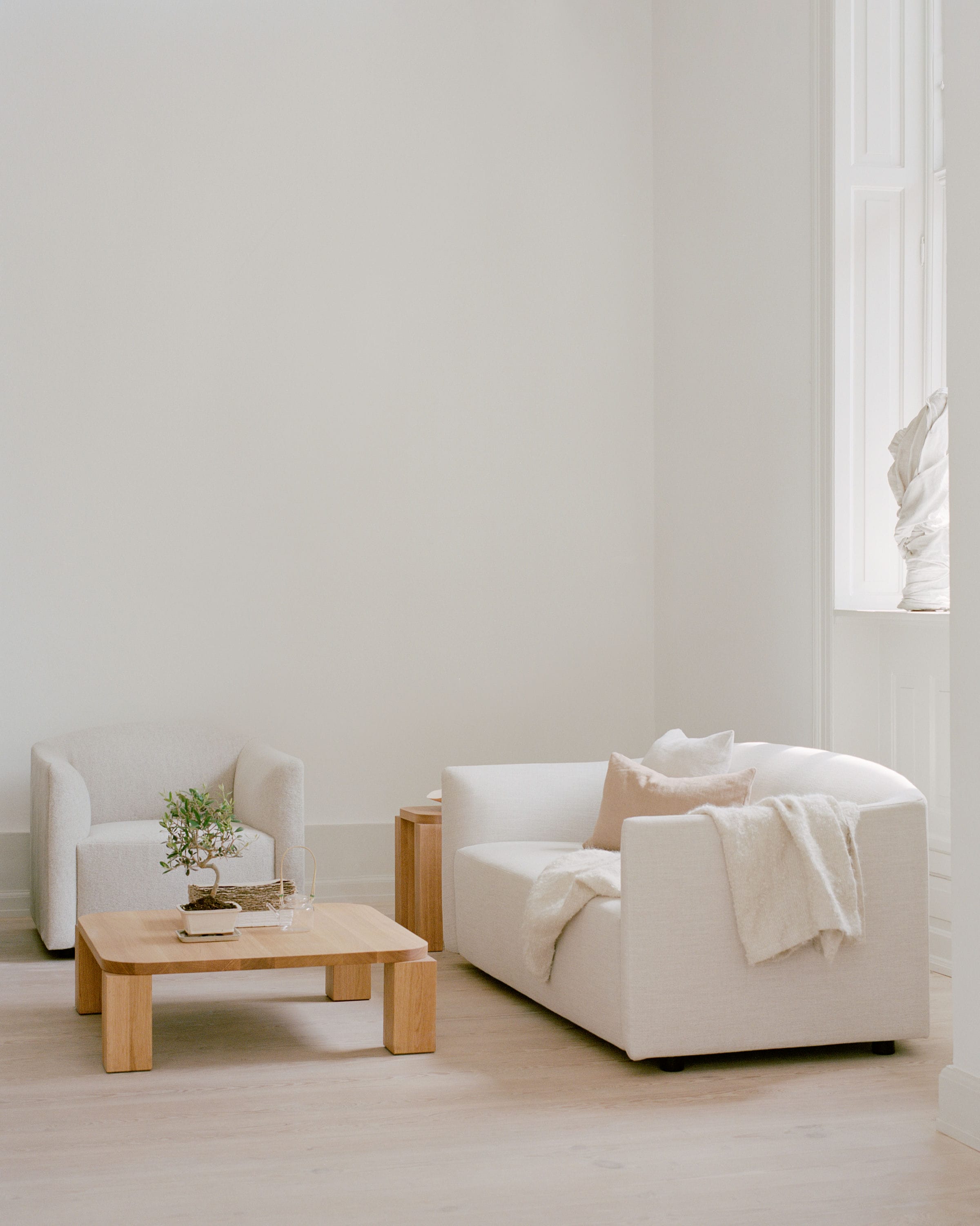 2-person sofa, upholstered shore