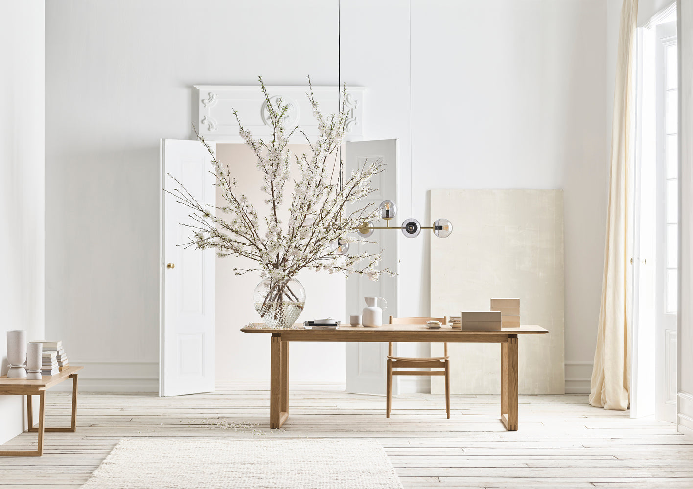 Witte NORD tafel met gebleekte basis