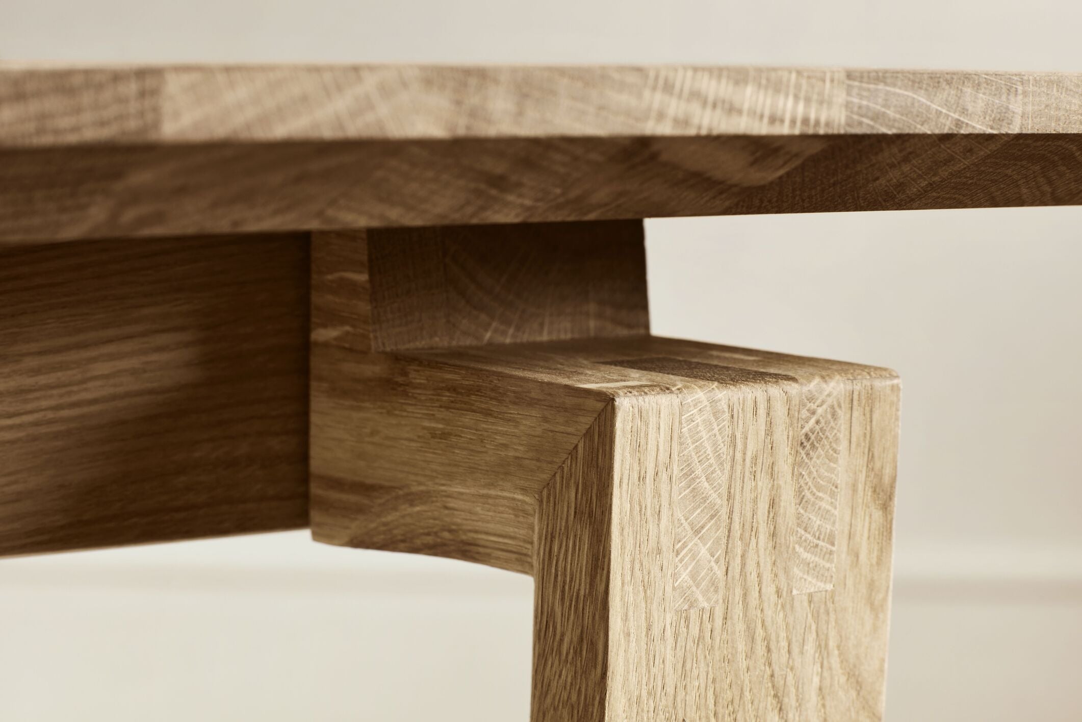 Witte NORD tafel met gebleekte basis