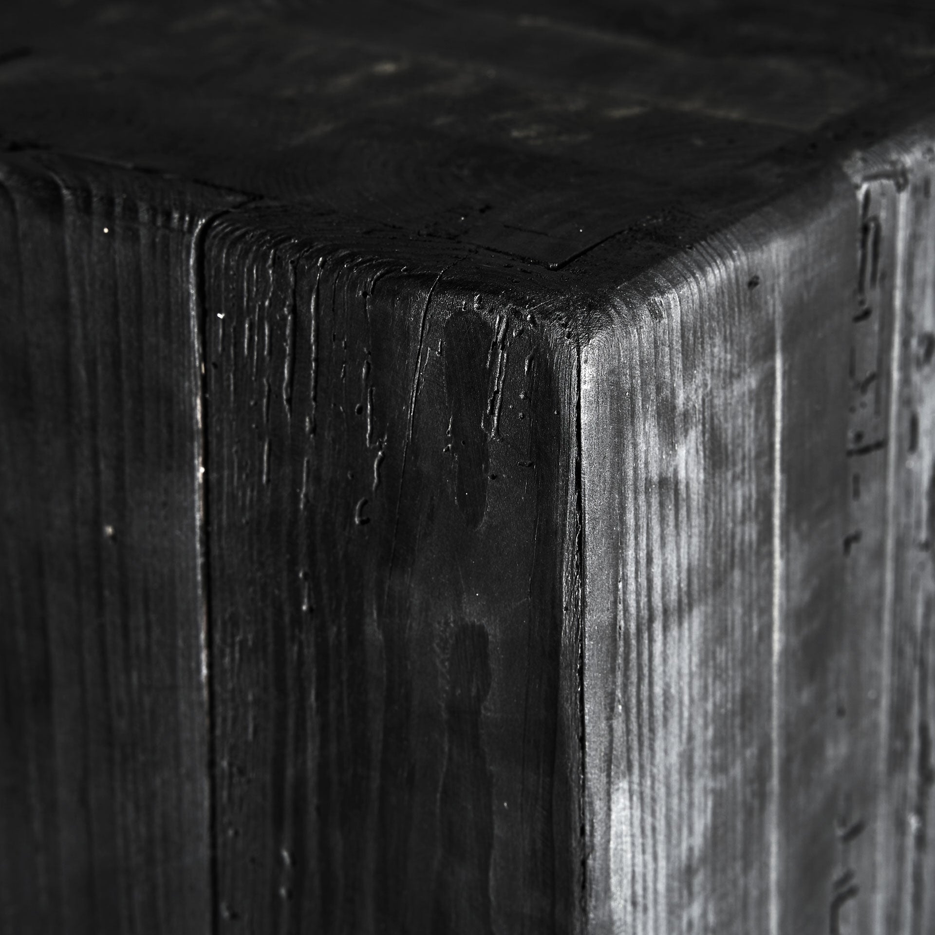 VIEVY Column Black Recycled Pine Wood