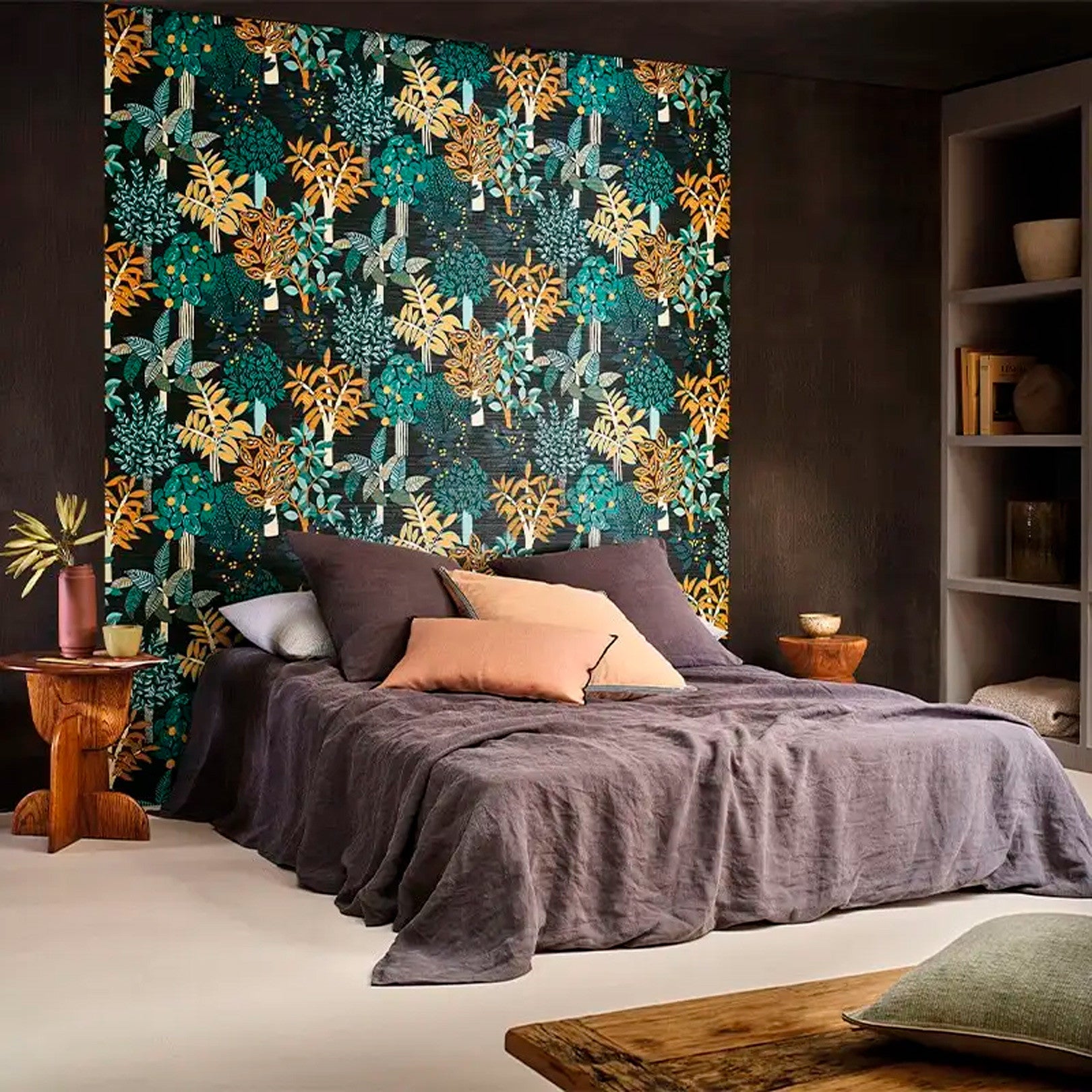 Structuurtapijt met plantaal motief PERADENIYA - NOIR/MULTICO zwart met groen en oranje