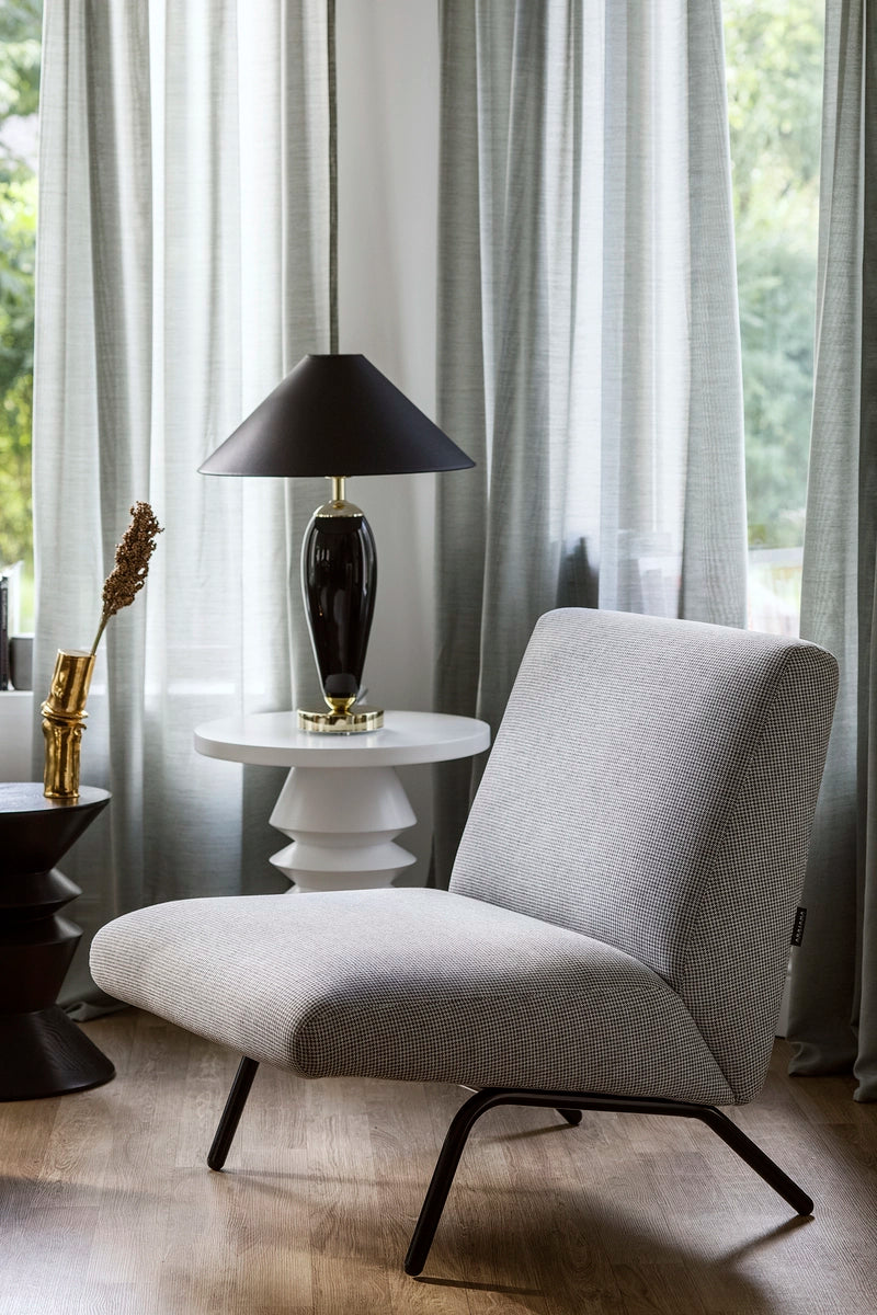 Tafellamp REA zwart met zwarte voet en gouden afwerking