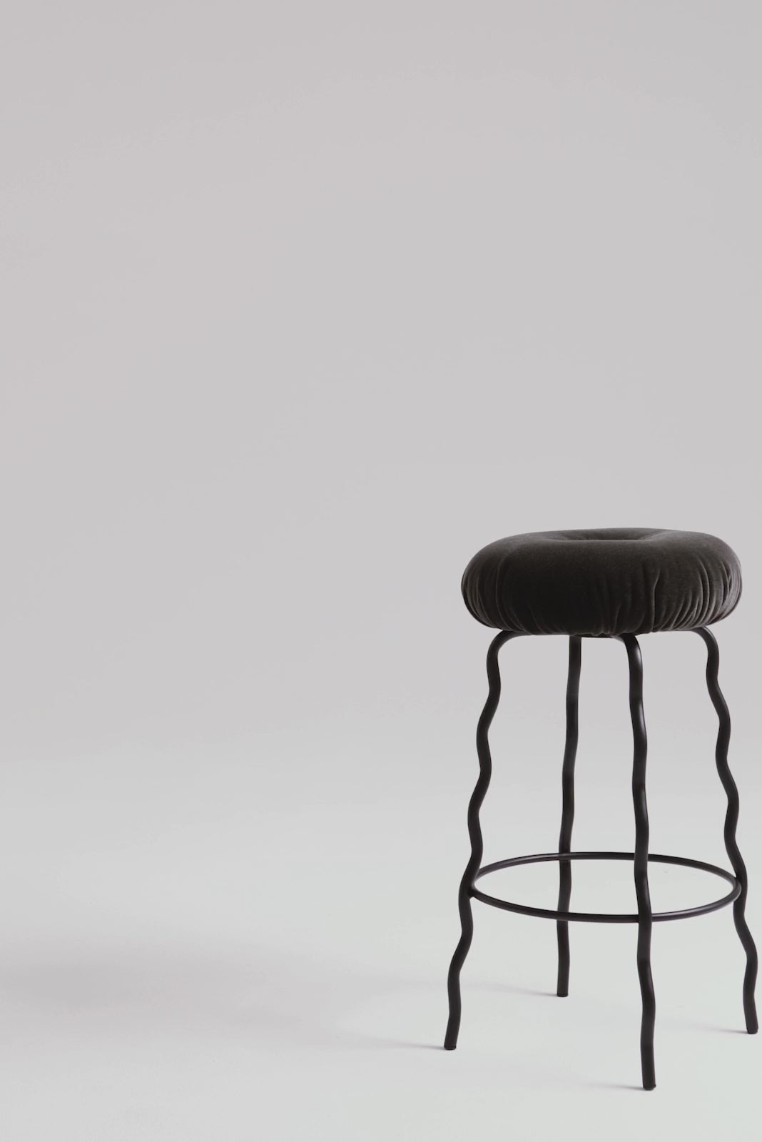 Polsterhocker WAVE mit Metallbasis