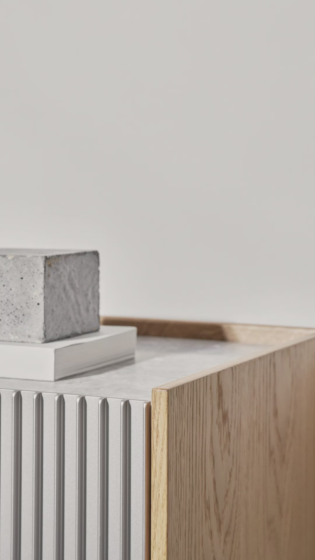 Komoda H1 dębowy fornir z szarym marmurem