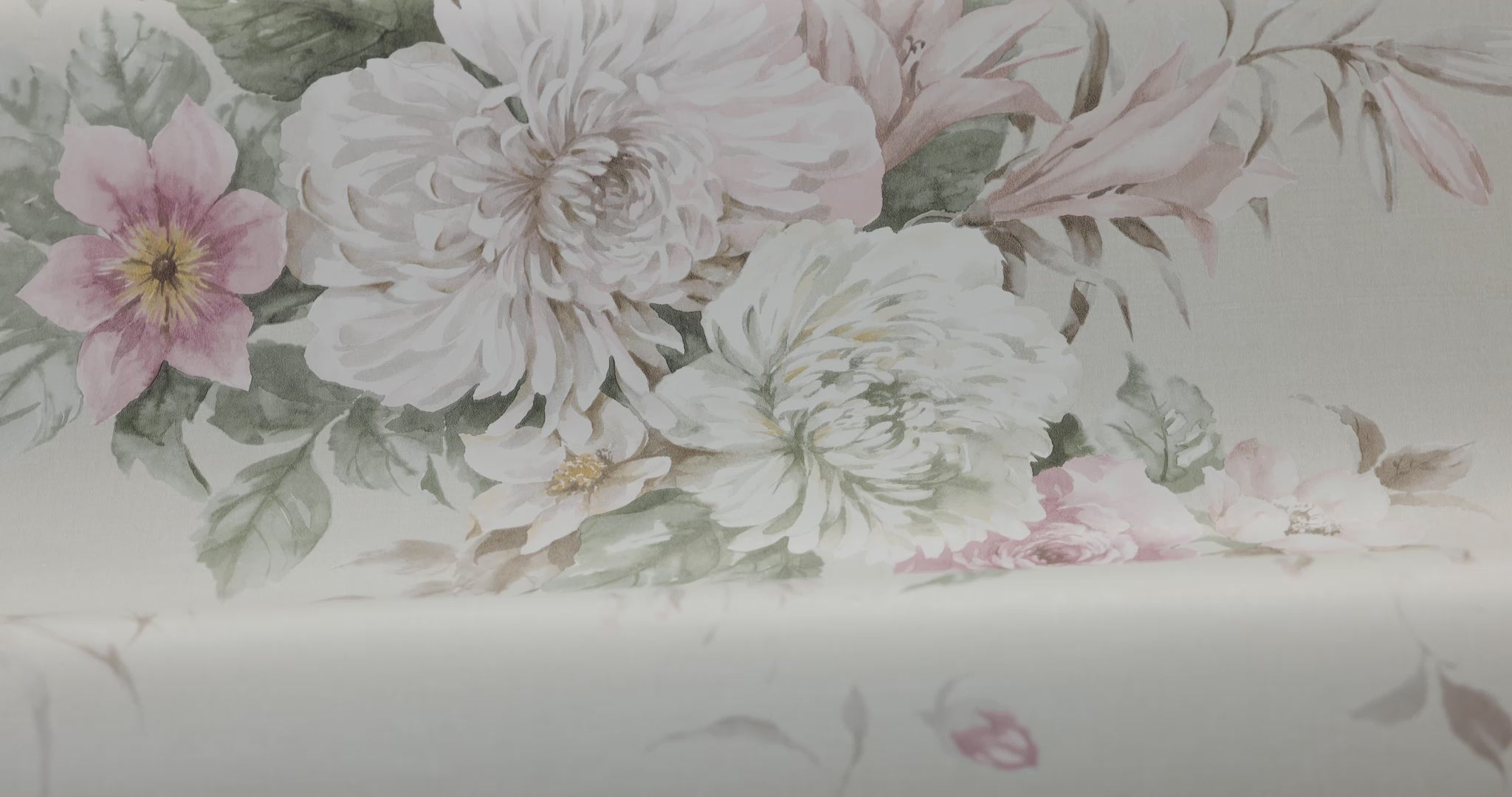 Vliesbehang met plantaal patroon FLORAL CHARM beige met roze