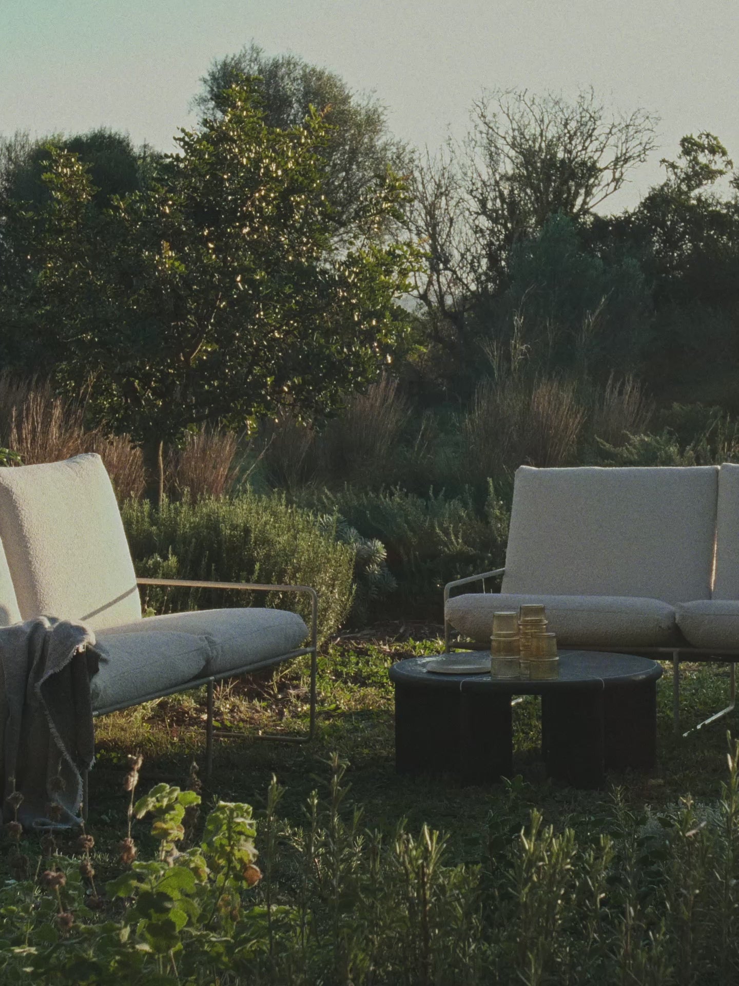 Stolik kawowy DEYA ciemnozielony