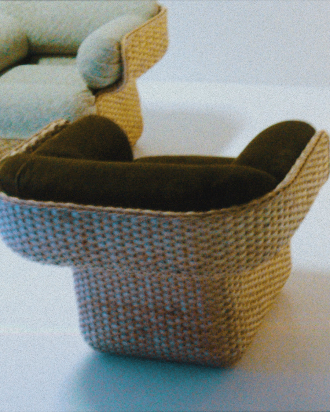 BASKET fauteuil bordeaux met riet