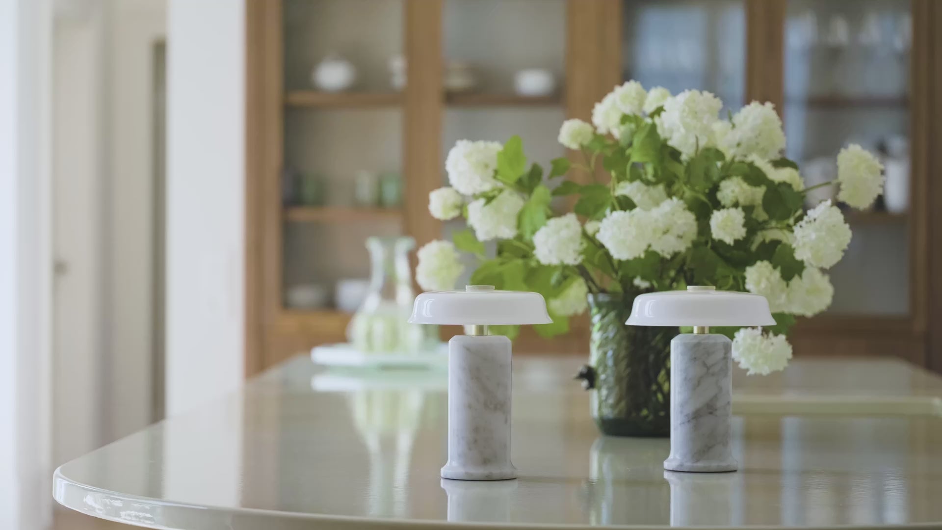 Tragbare Lampe TRIP NO. 2 brauner Marmor mit milchweißem Glas