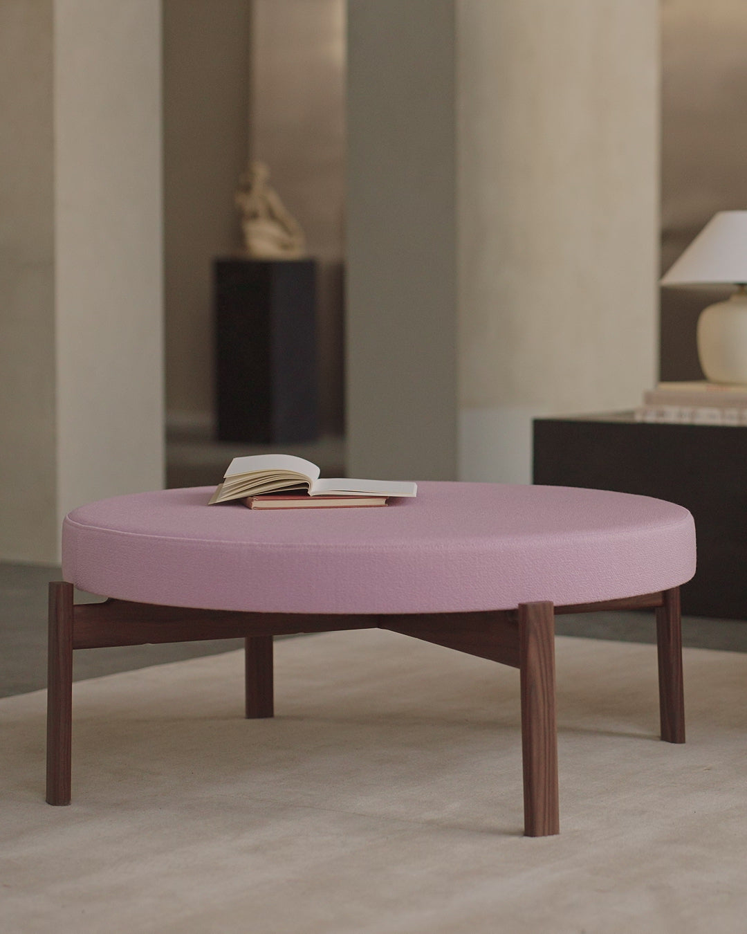 Puf PASSAGE crème met eiken basis