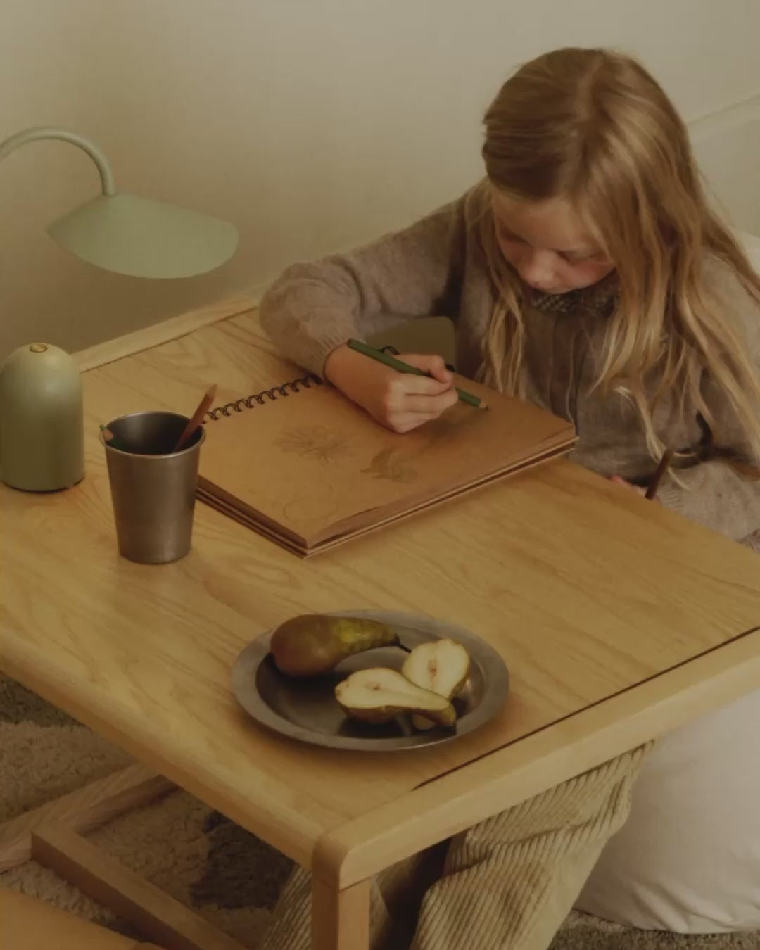 Puf PEAR klargrün mit Braun