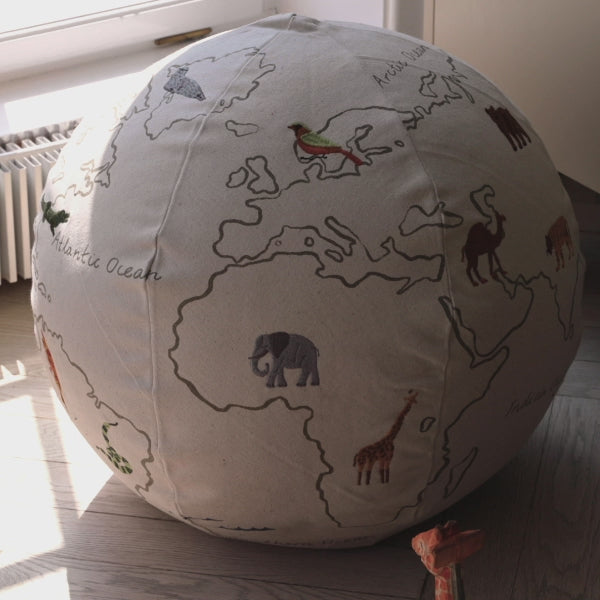 Puf THE WORLD broken white