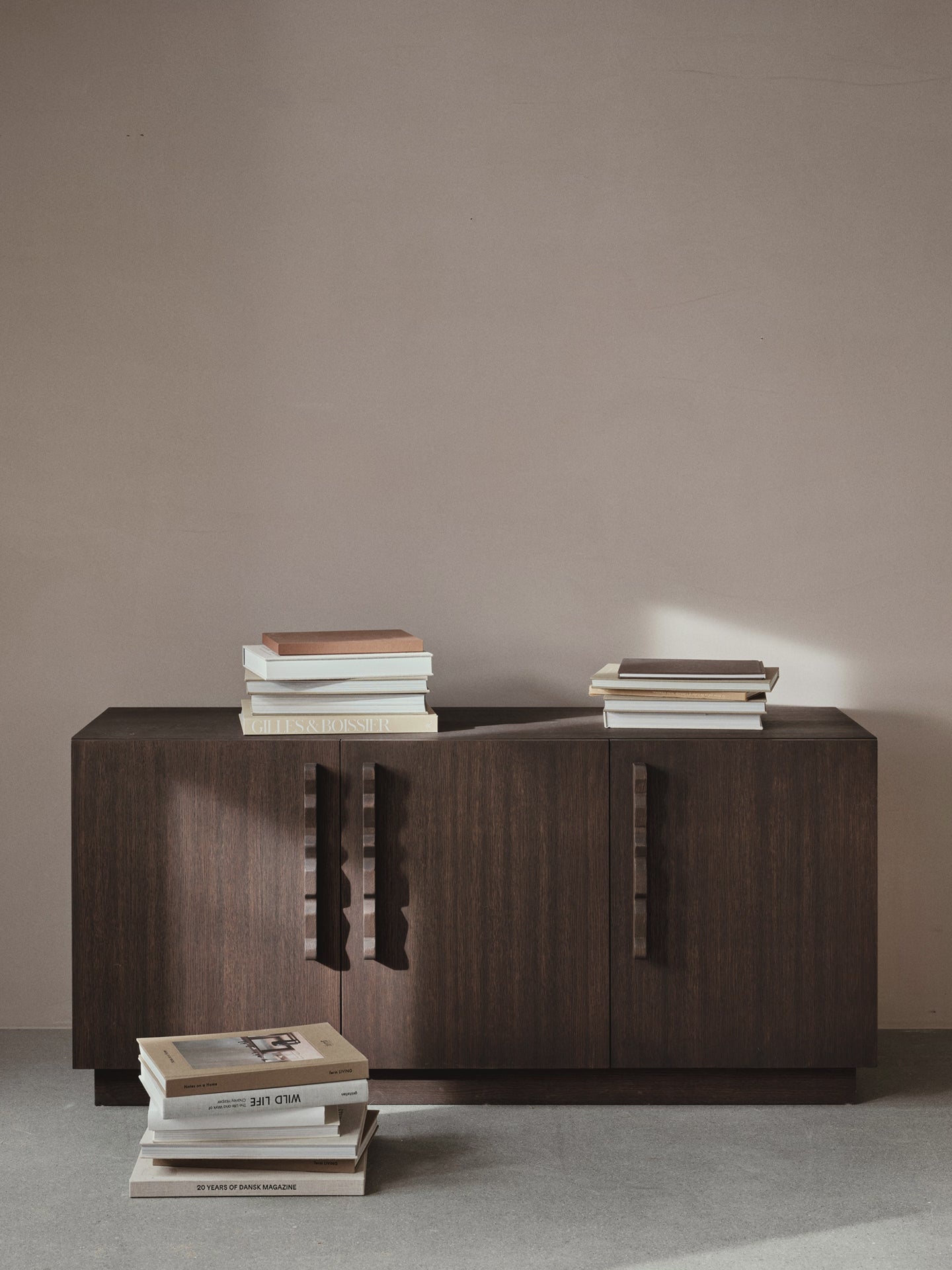 Black arum portable lamp