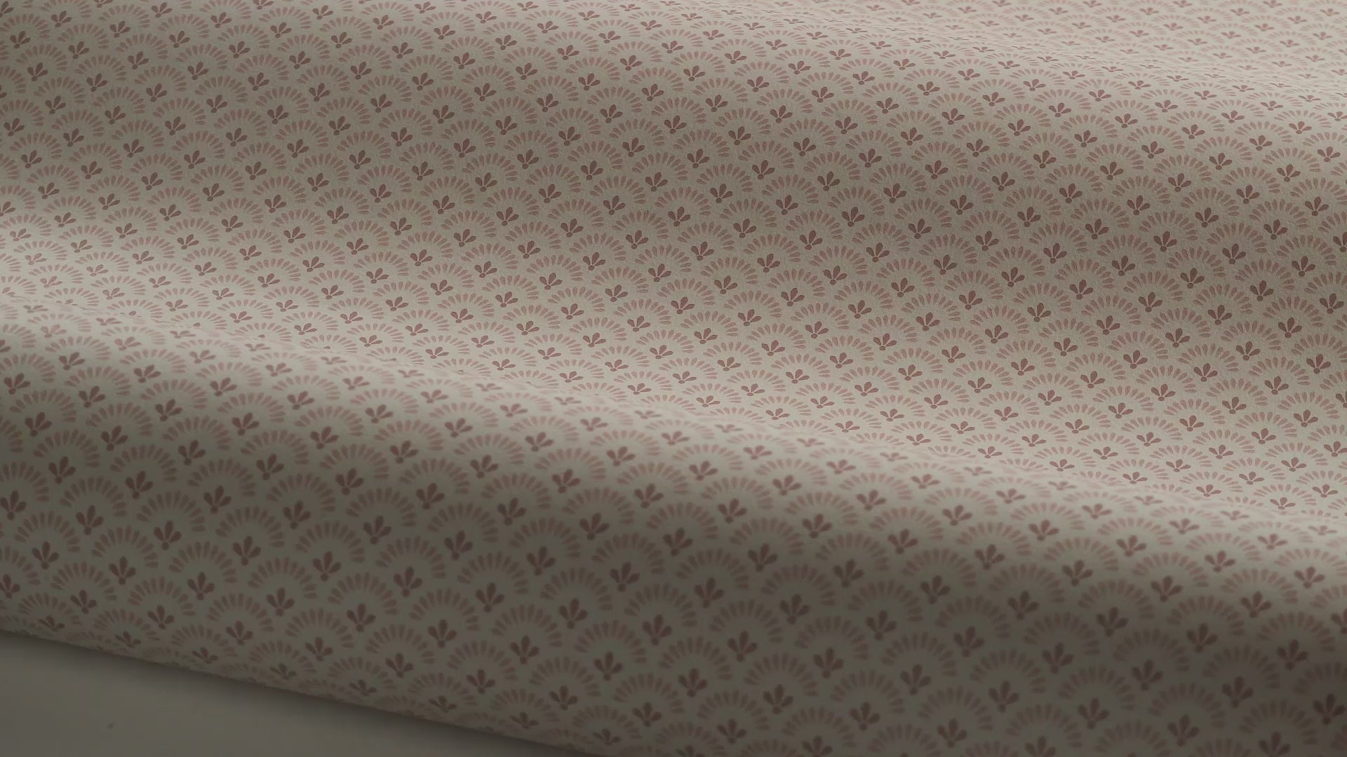 Geometrische Tapete mit Blumenmotiv DAISY braun